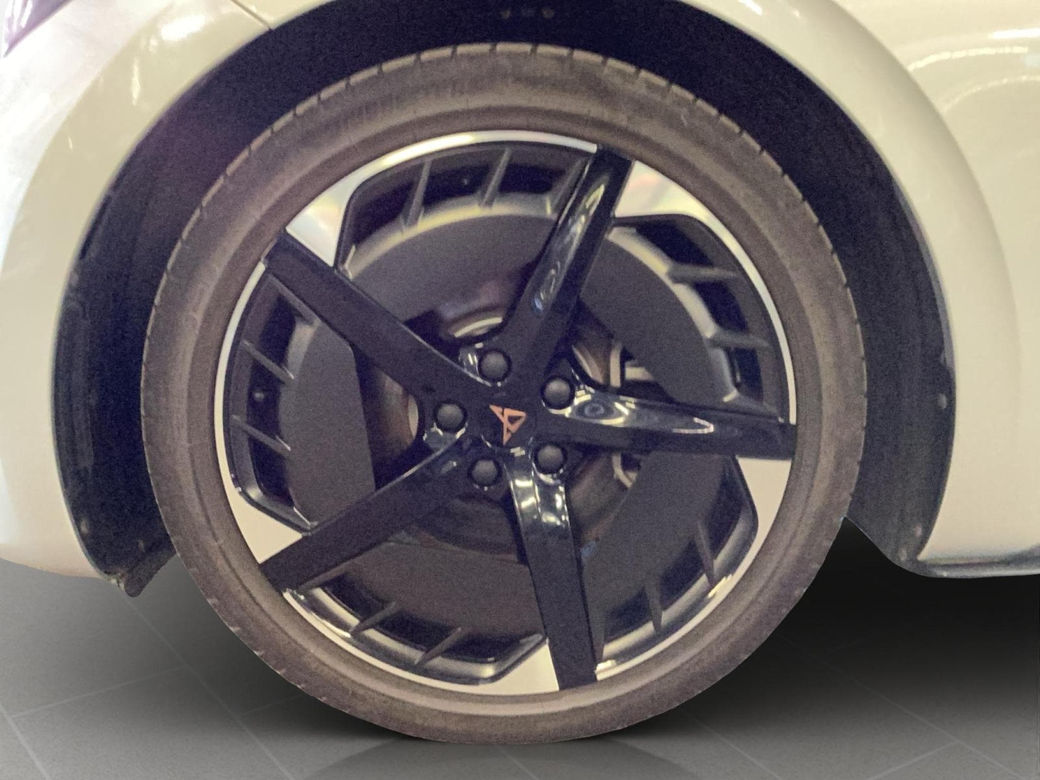 Cupra Born 77kWh+eBOOST+P.Dynamic+P.Skyline (2024) - Photo 8