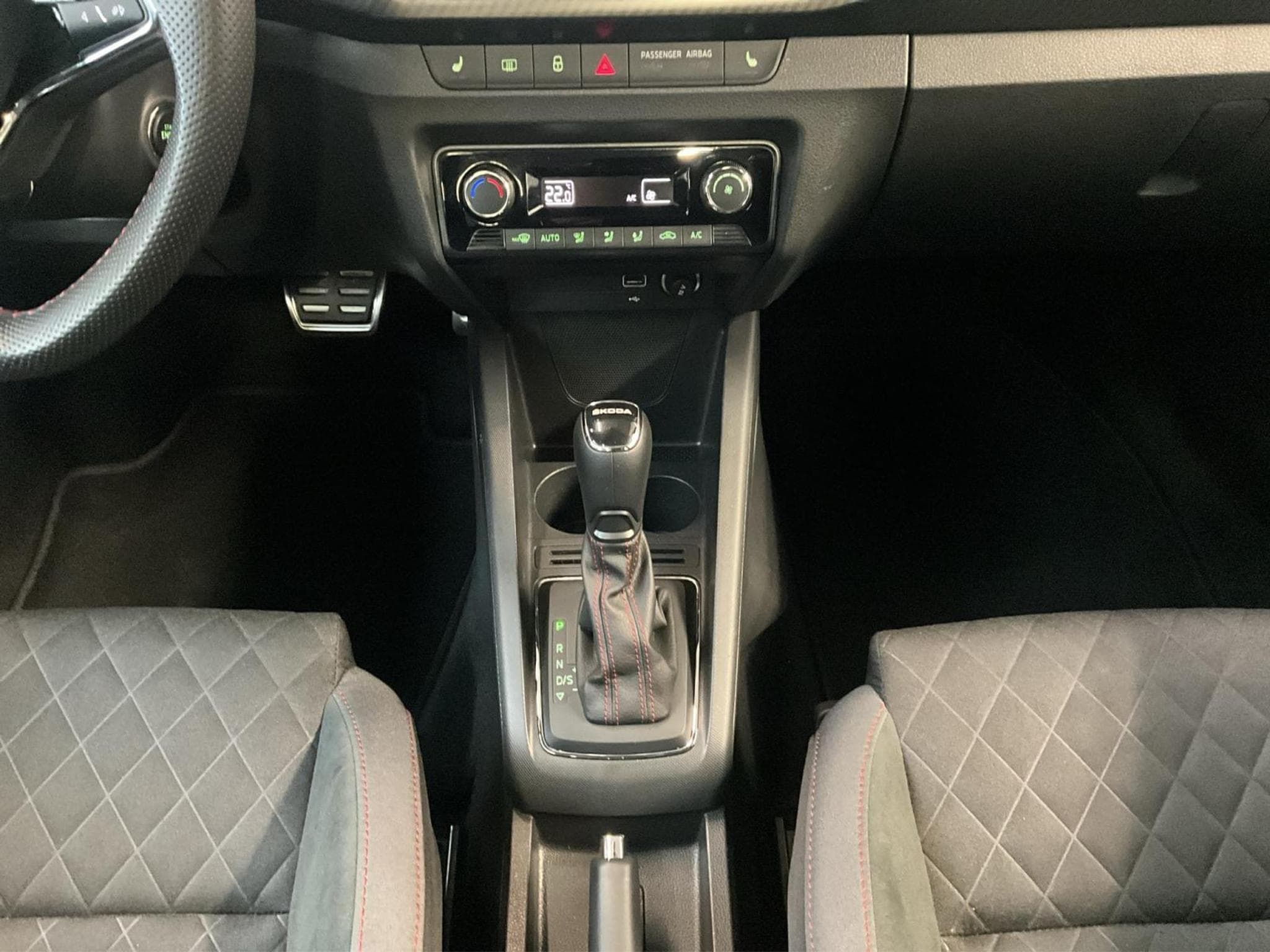 Skoda Fabia Monte-Carlo+DSG+RearView+LED (2021) - Photo 12