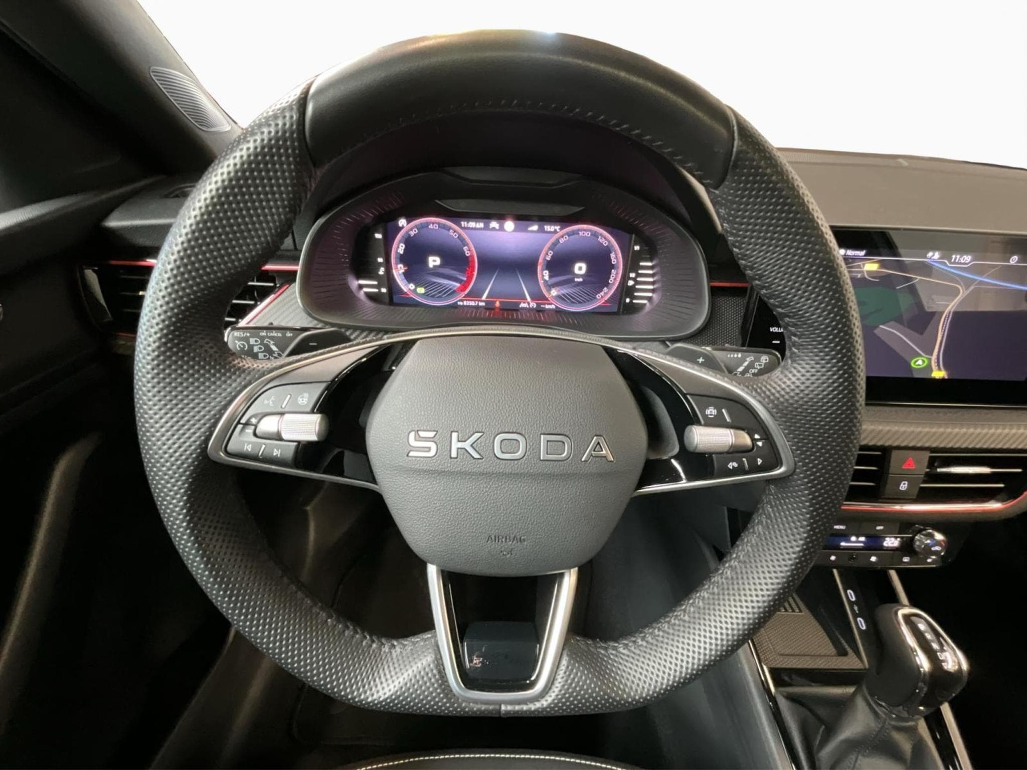 Skoda Kamiq Monte-Carlo+DSG+Pano+LED (2025) - Photo 10