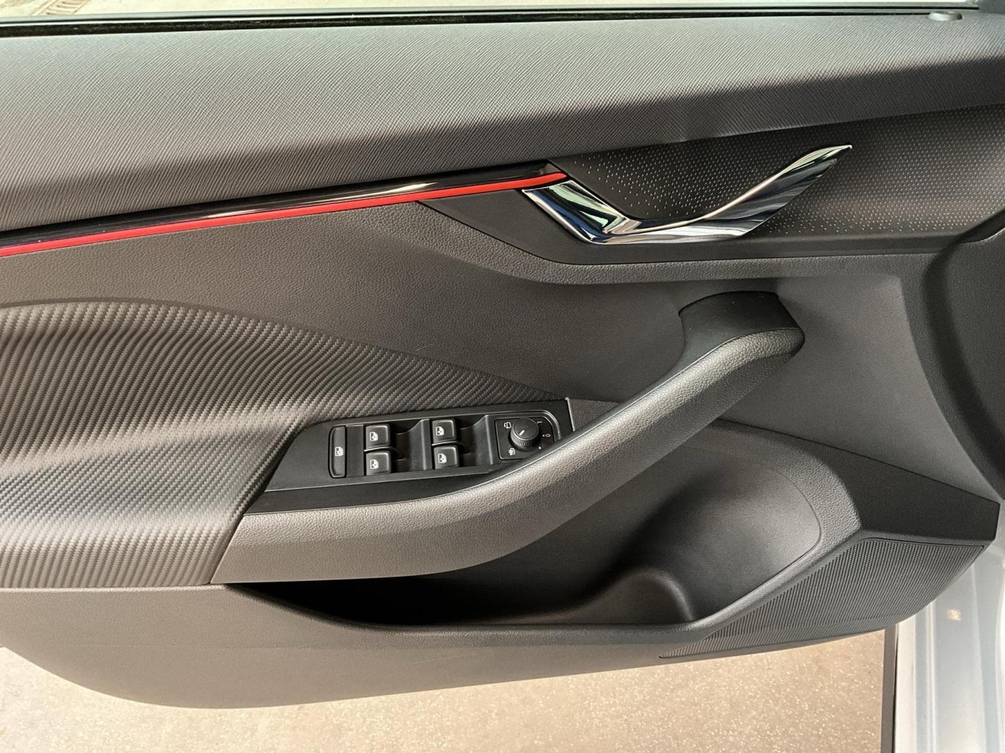 Skoda Kamiq Monte-Carlo+DSG+Pano+LED (2025) - Photo 14