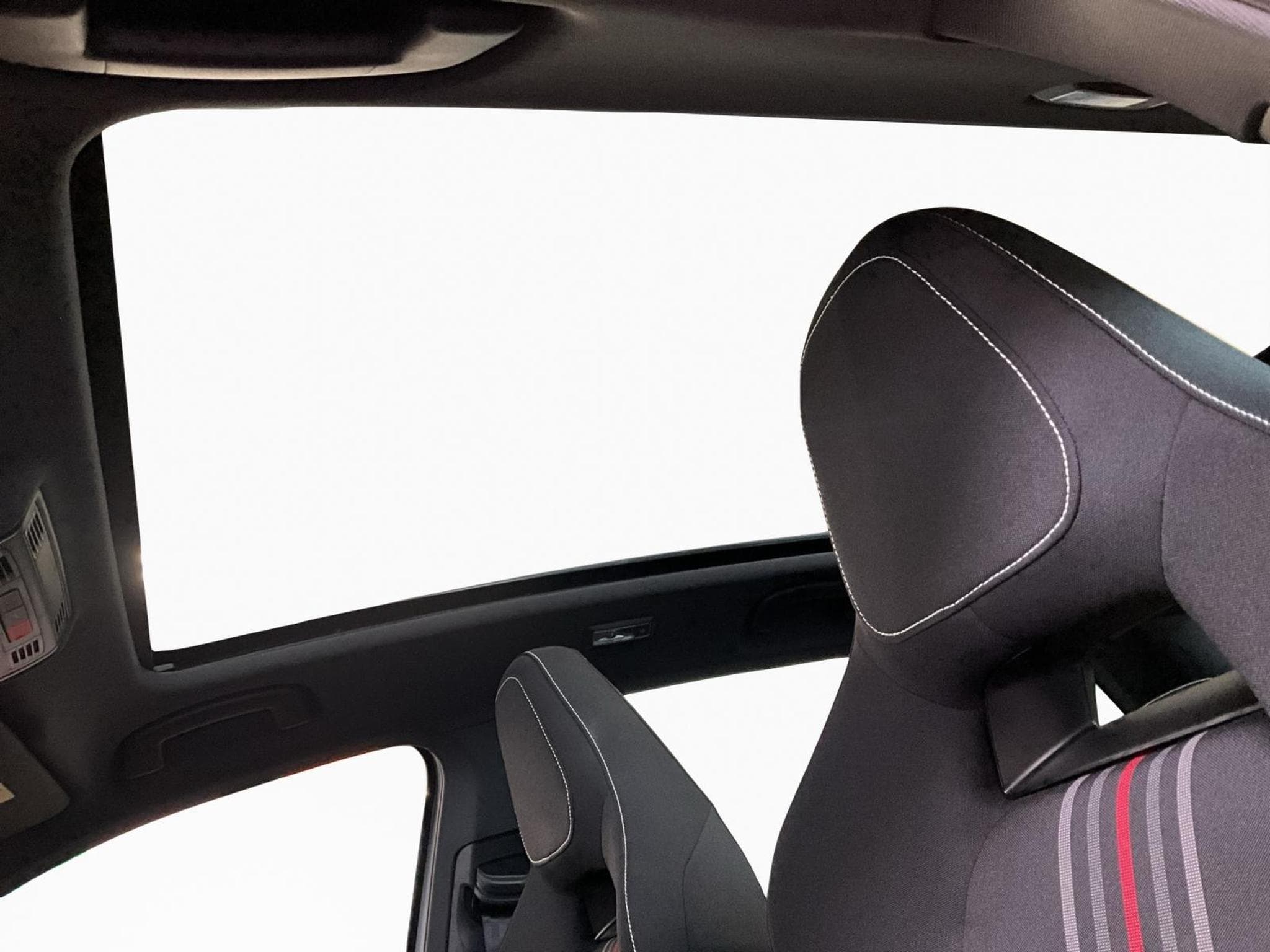 Skoda Kamiq Monte-Carlo+DSG+Pano+LED (2025) - Photo 15