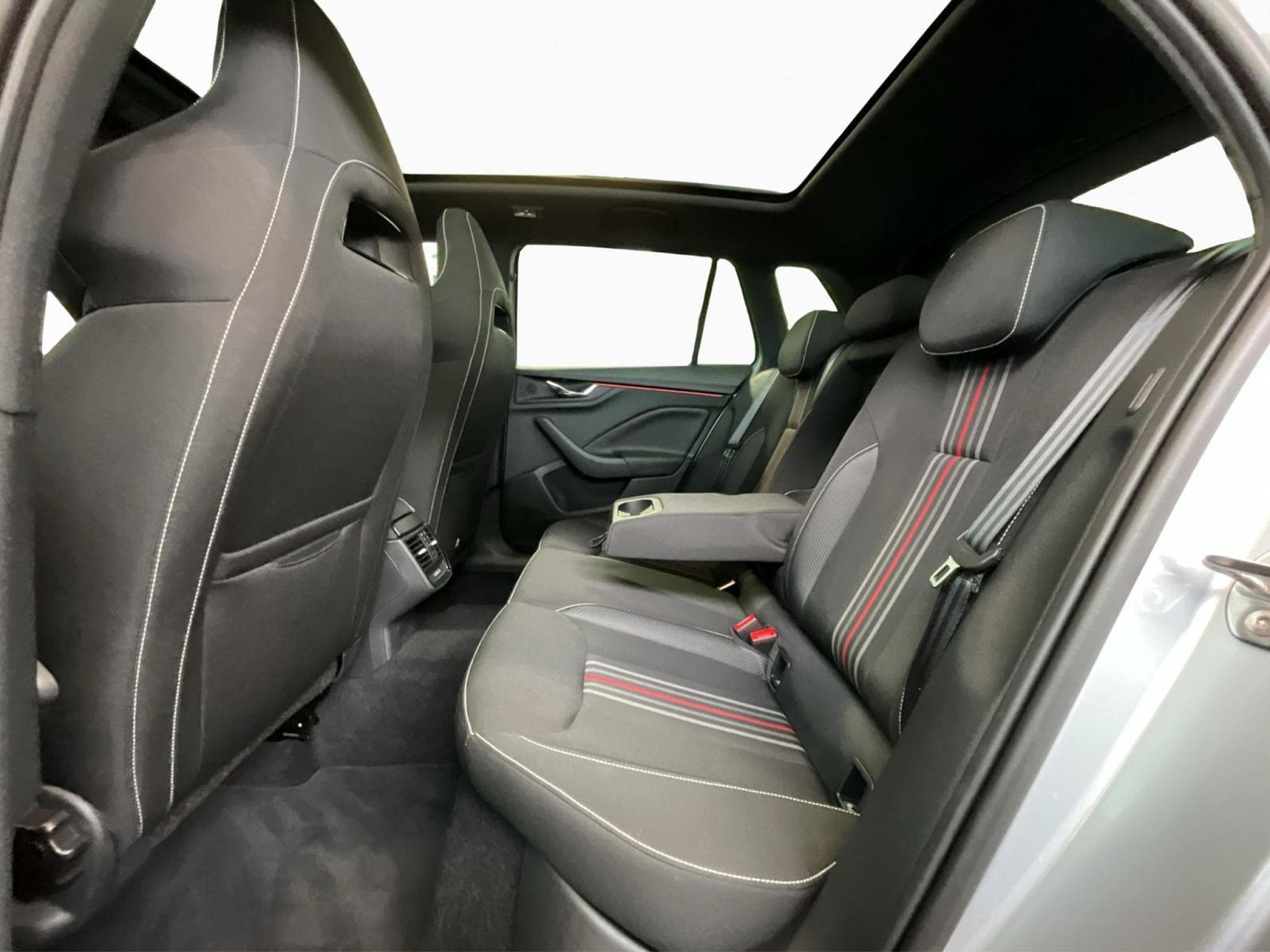 Skoda Kamiq Monte-Carlo+DSG+Pano+LED (2025) - Photo 16