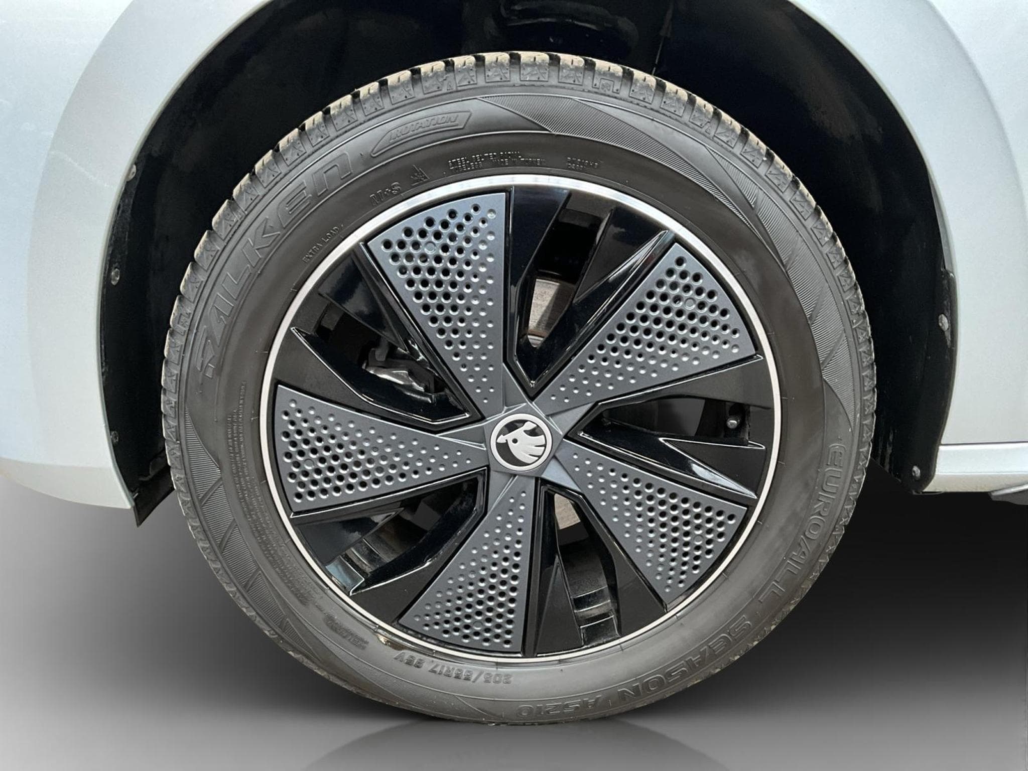 Skoda Kamiq Monte-Carlo+DSG+Pano+LED (2025) - Photo 8