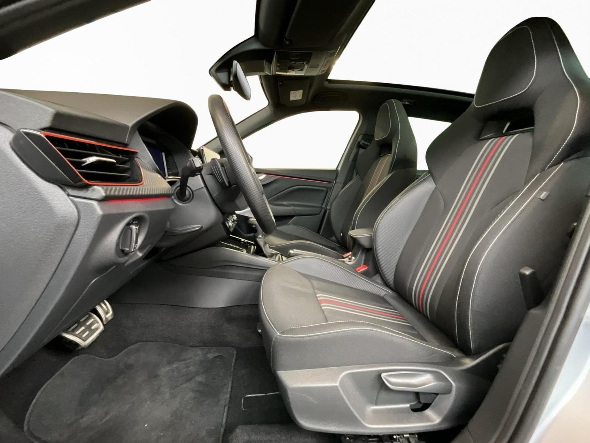 Skoda Kamiq Monte-Carlo+DSG+Pano+LED (2025) - Photo 9