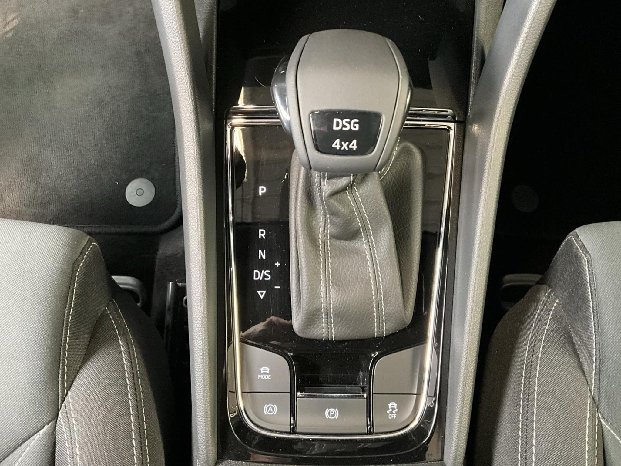 Skoda Karoq Sportline+DSG+4x4+Led+Navi (2021) - Photo 12