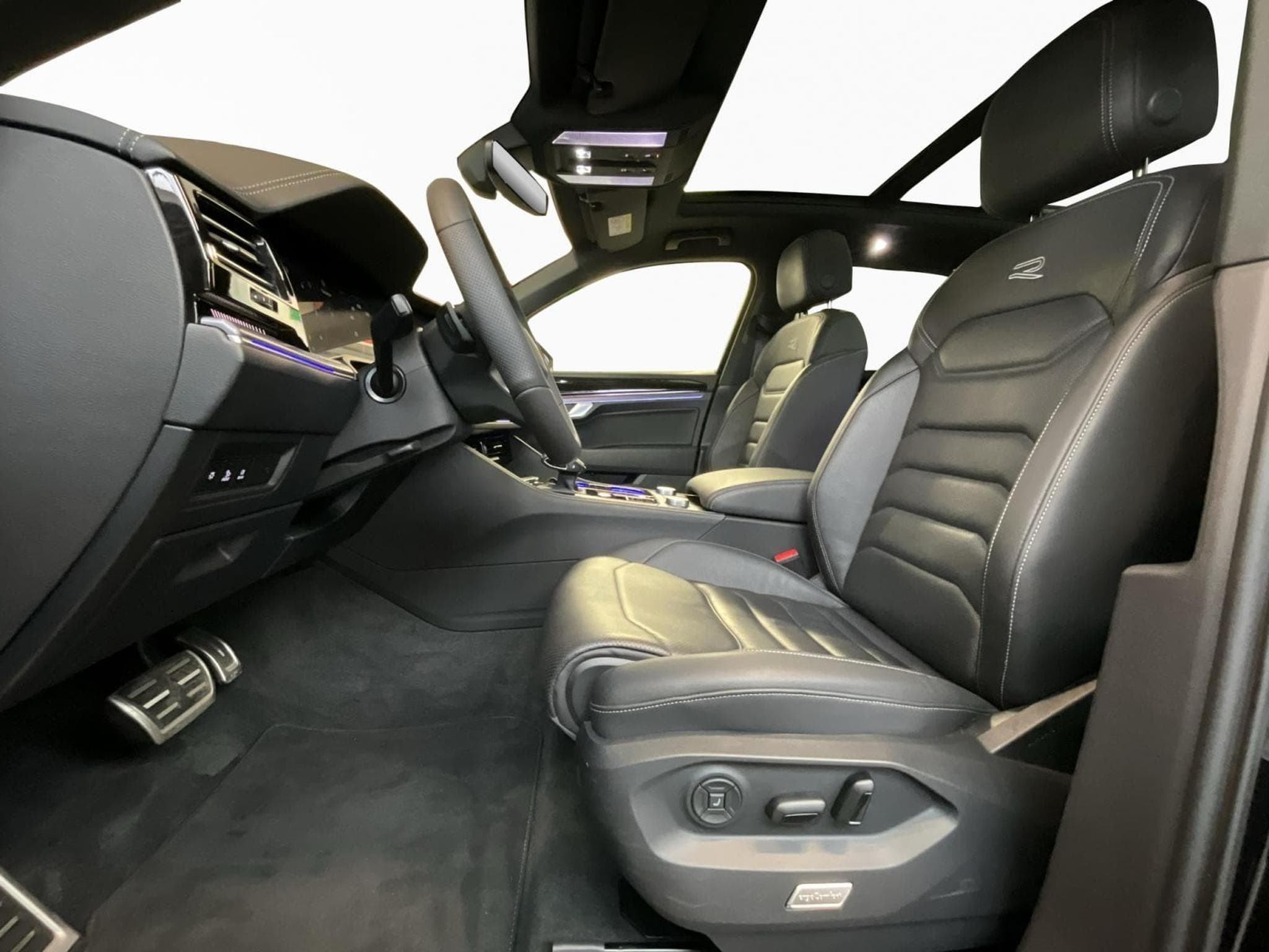 VW Touareg R-Line+4M+Black-Style+Pano+AHK+Stand-H.+DYNAUDIO (2024) - Photo 11