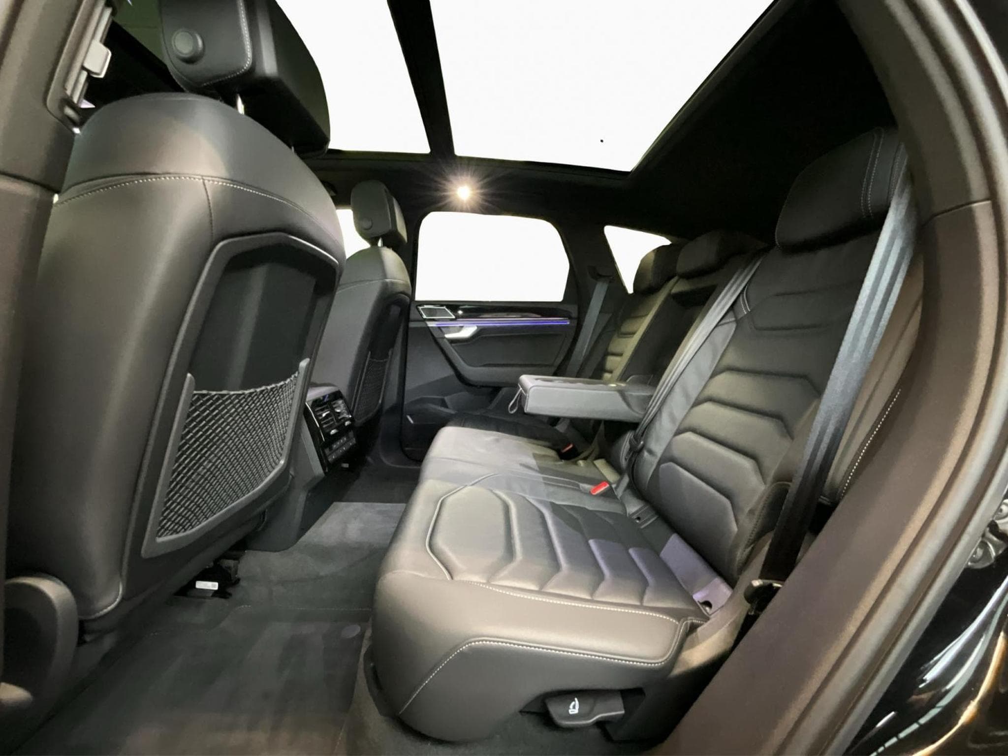 VW Touareg R-Line+4M+Black-Style+Pano+AHK+Stand-H.+DYNAUDIO (2024) - Photo 19