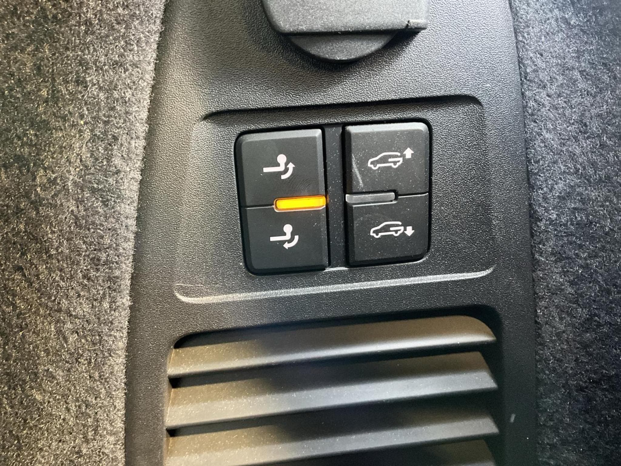 VW Touareg R-Line+4M+Black-Style+Pano+AHK+Stand-H.+DYNAUDIO (2024) - Photo 22