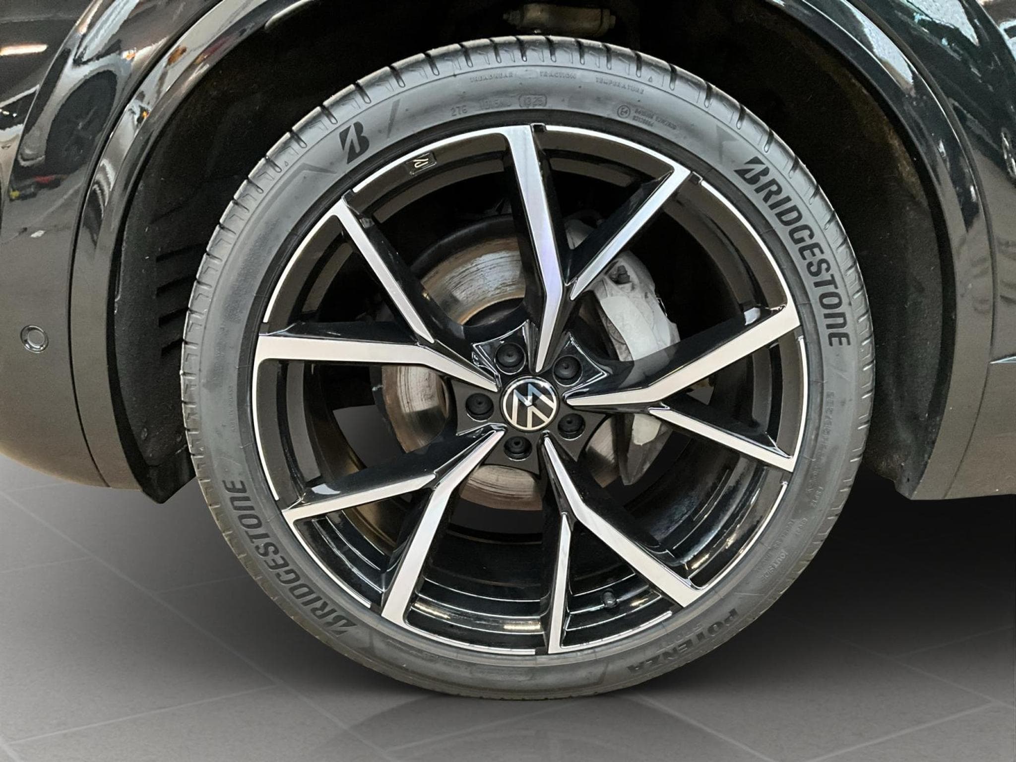 VW Touareg R-Line+4M+Black-Style+Pano+AHK+Stand-H.+DYNAUDIO (2024) - Photo 8