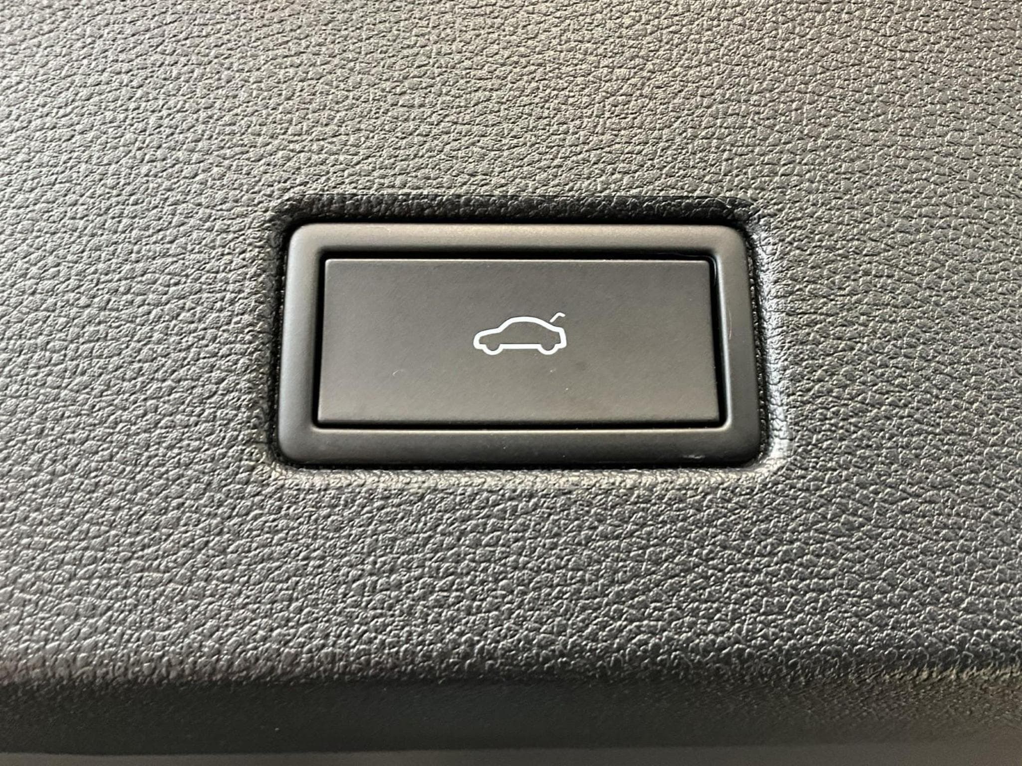 VW T-Roc R-Line+DSG+4M+AHK+P.Travel+Black-Style (2022) - Photo 18