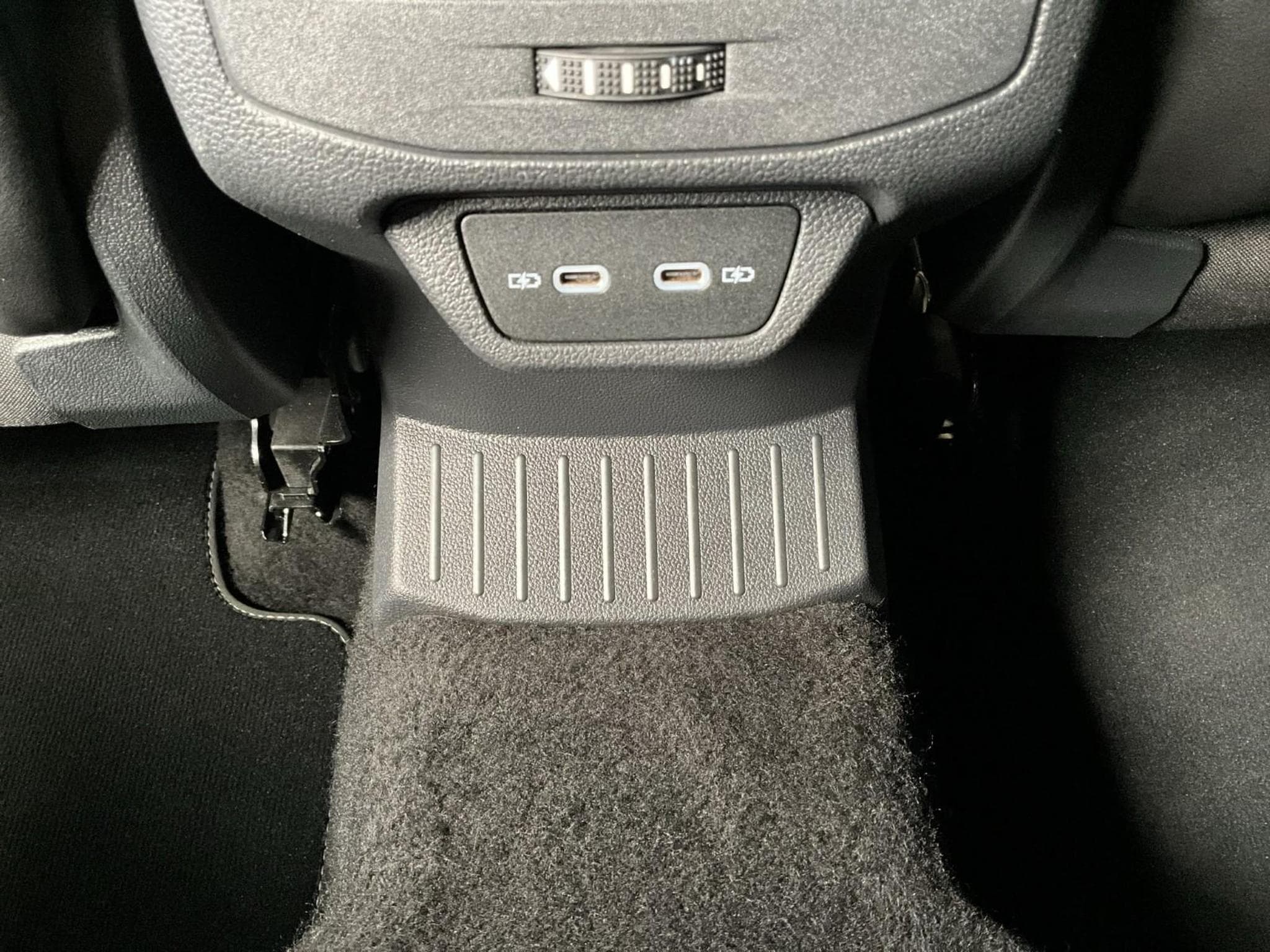 VW T-Roc R-Line+DSG+4M+AHK+P.Travel+Black-Style (2022) - Photo 21