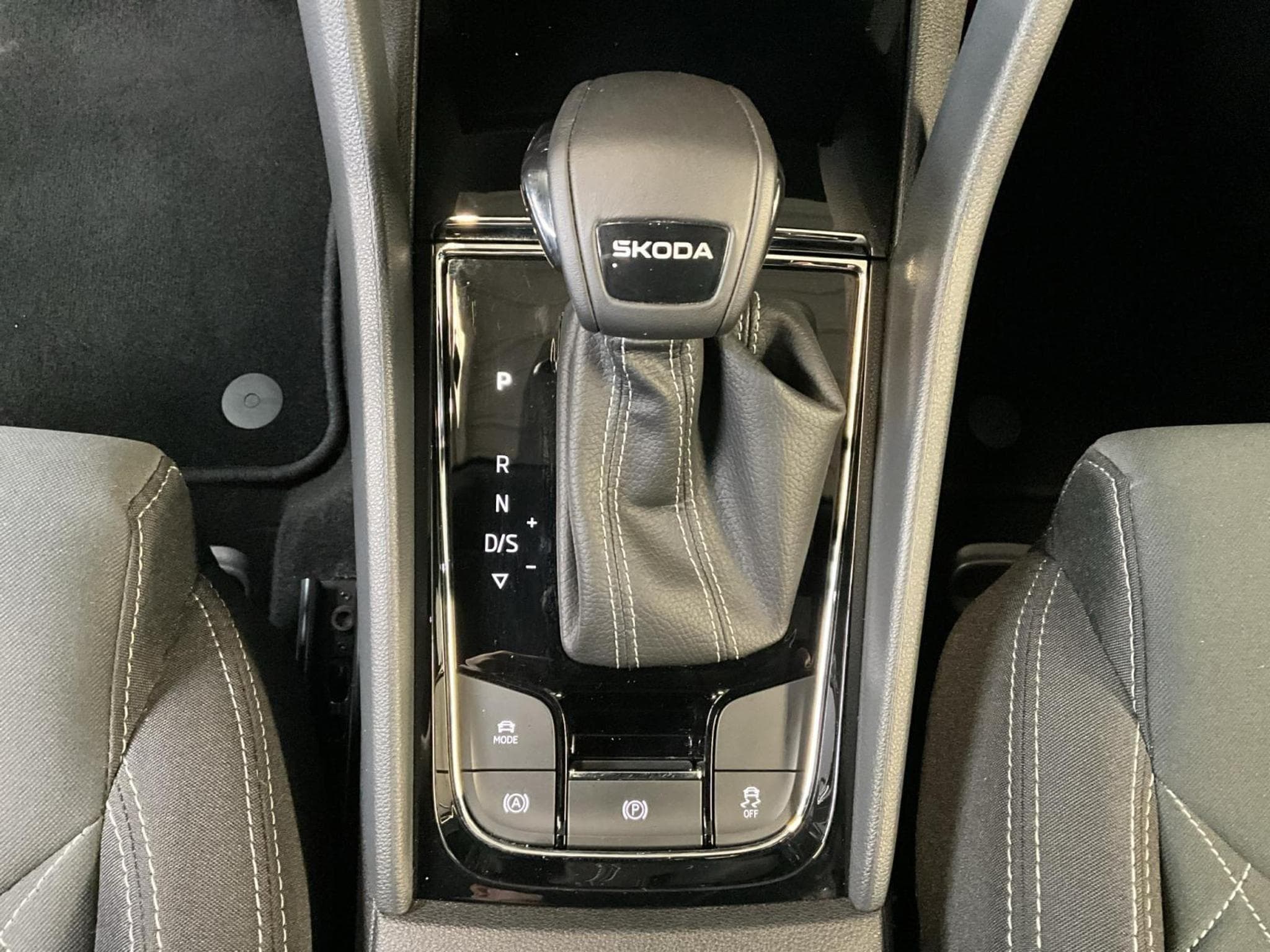 Skoda Karoq Sportline+DSG+Navi+LED (2025) - Photo 12