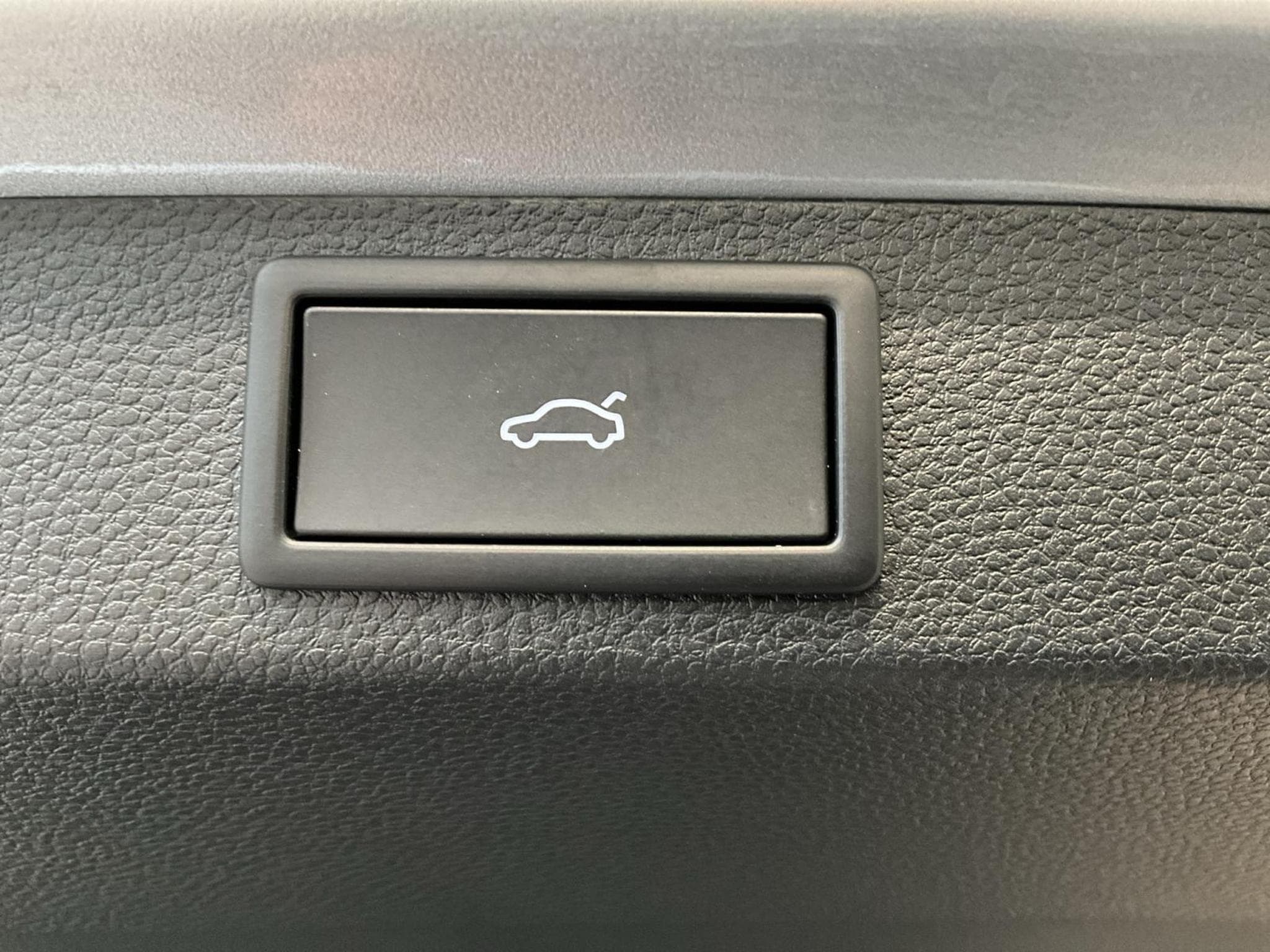 Skoda Karoq Sportline+DSG+Navi+LED (2025) - Photo 18