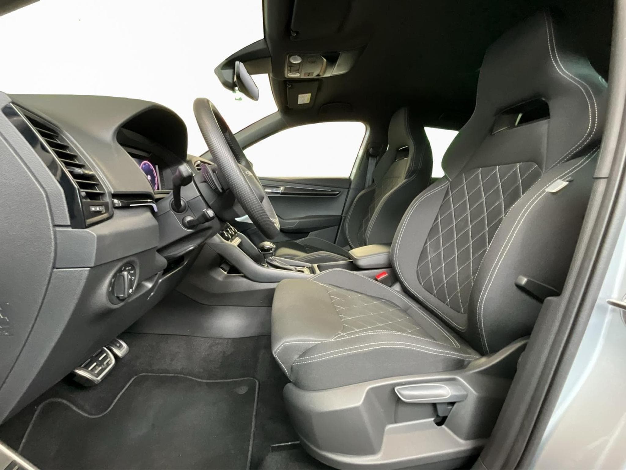 Skoda Karoq Sportline+DSG+Navi+LED (2025) - Photo 9