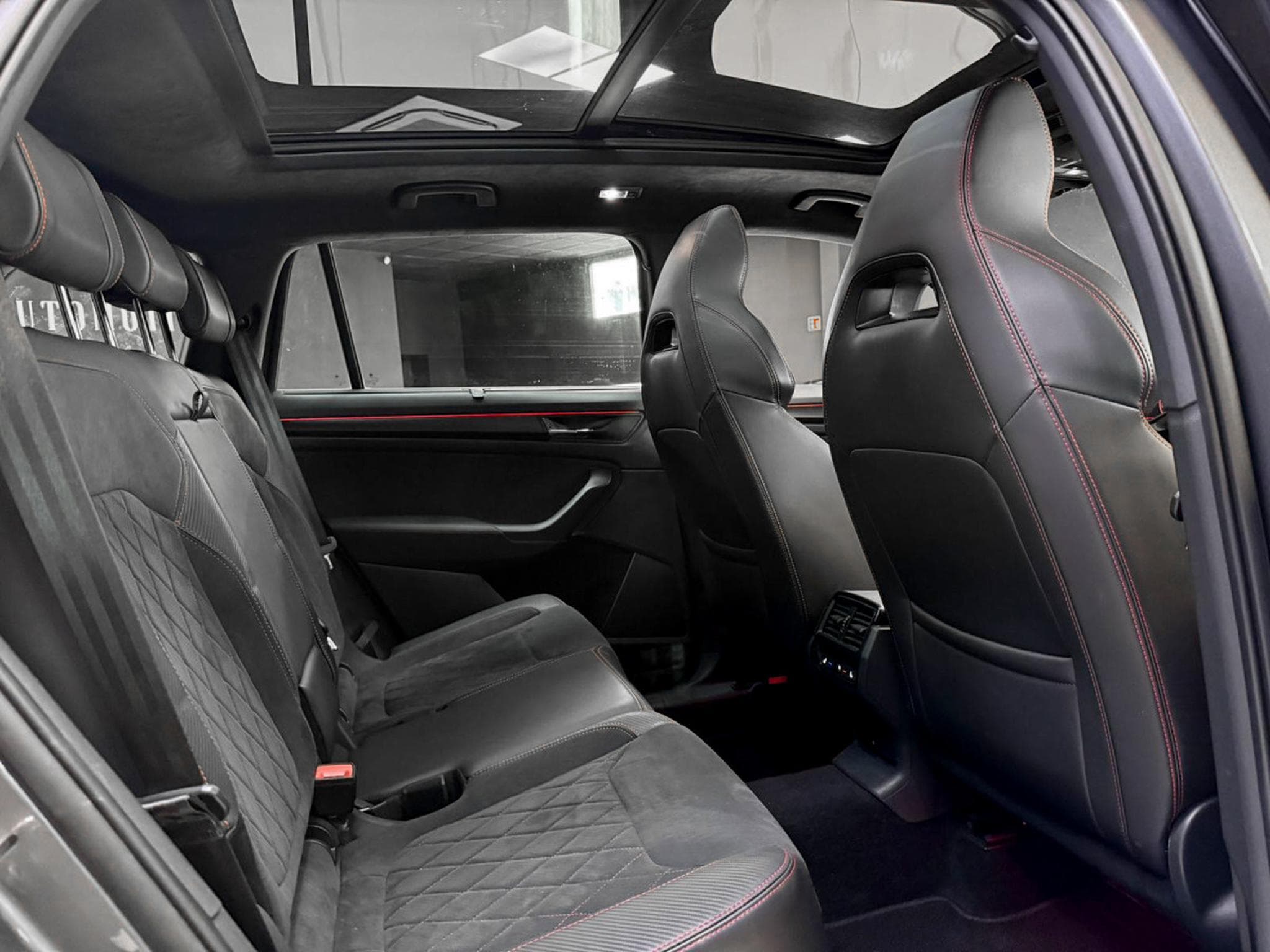 Skoda Kodiaq RS 4X4 2.0 TSI (2023) - Foto 13