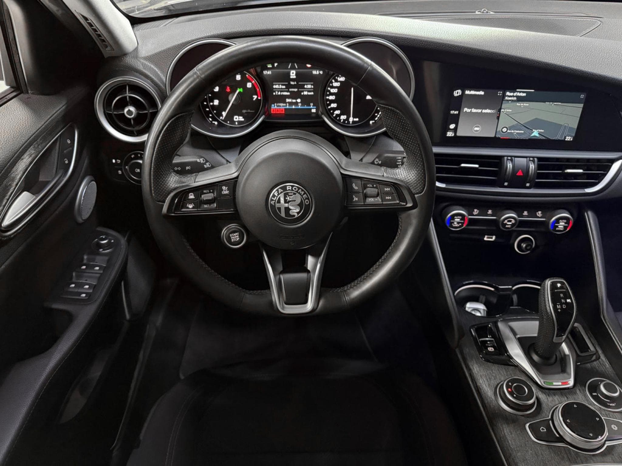 Alfa-Romeo Giulia 2.0 Turbo AT8 Super (2022) - Foto 11