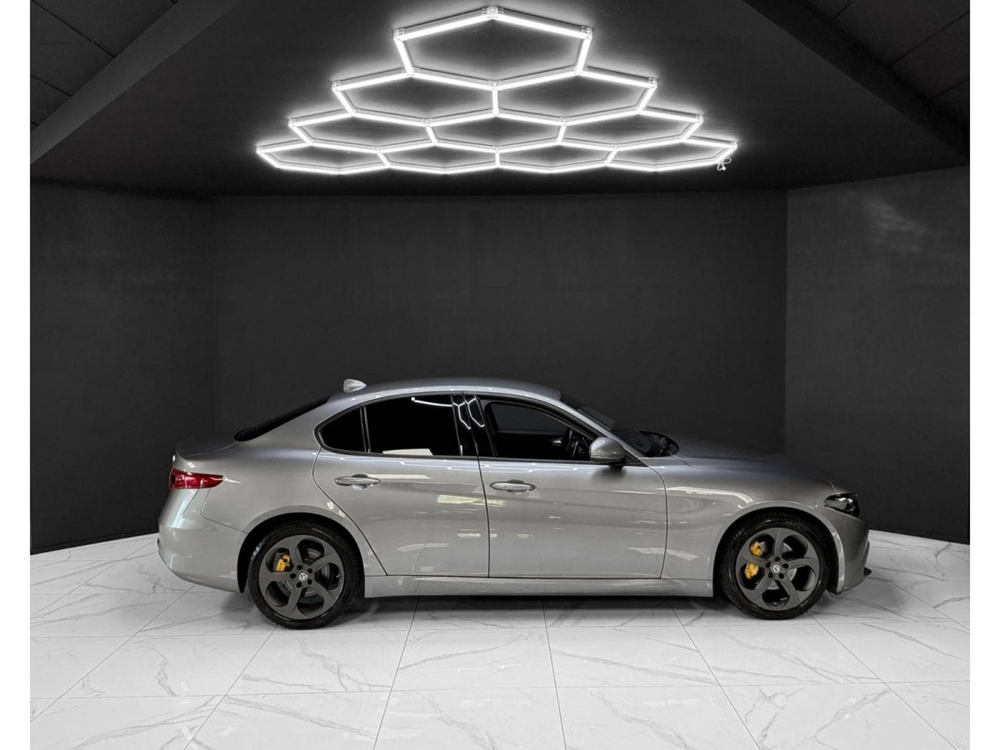 Alfa-Romeo Giulia 2.0 Turbo AT8 Super (2022) - Foto 6