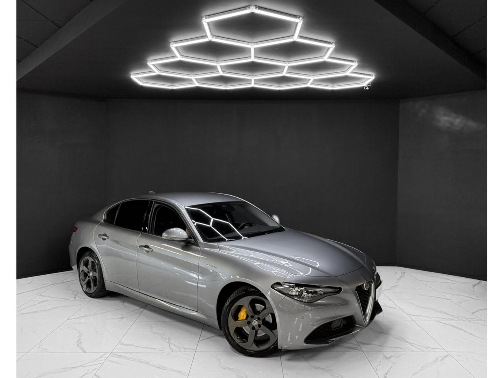 Alfa-Romeo Giulia 2.0 Turbo AT8 Super (2022) - Foto 7