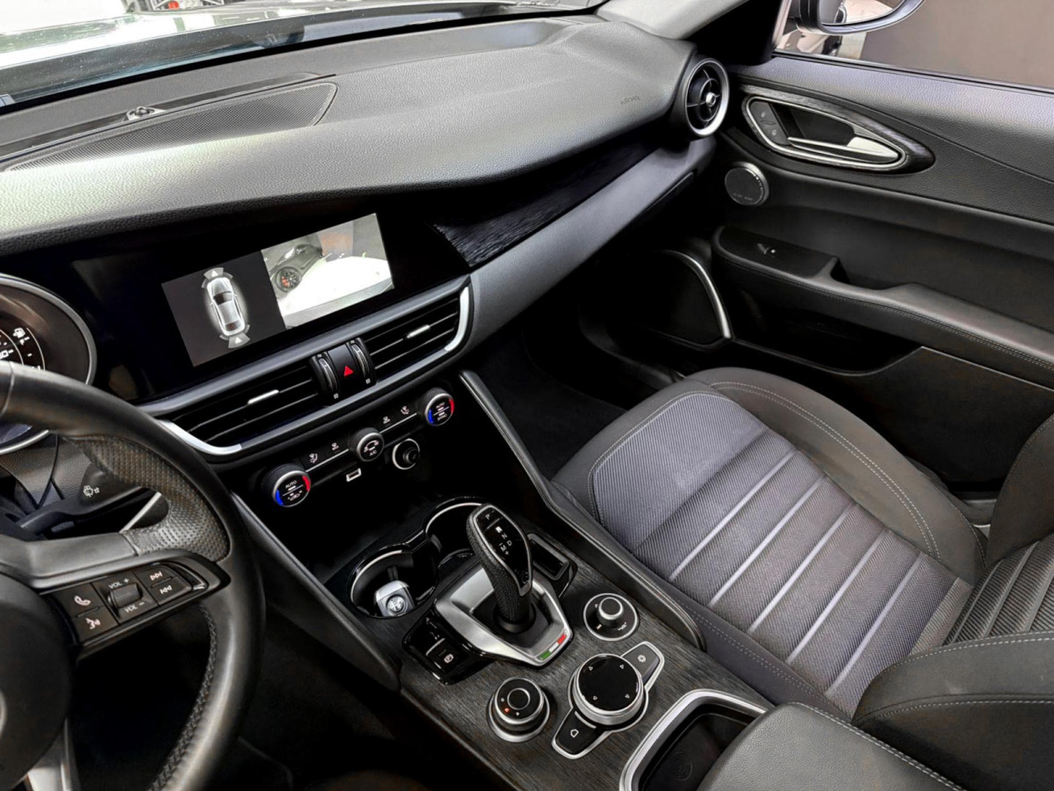 Alfa-Romeo Giulia 2.0 Turbo AT8 Super (2022) - Foto 9