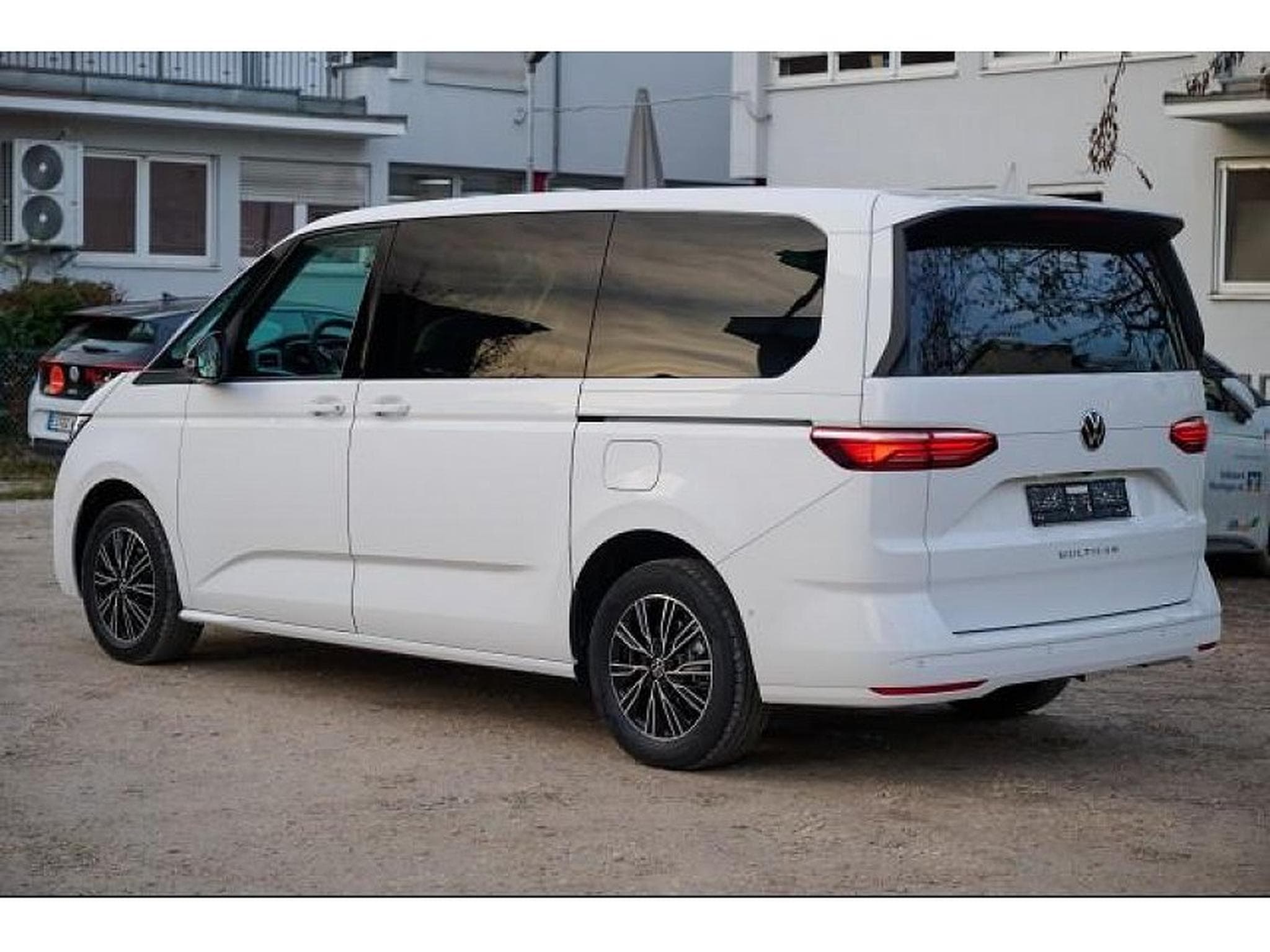 VW Multivan (2025) - Photo 14