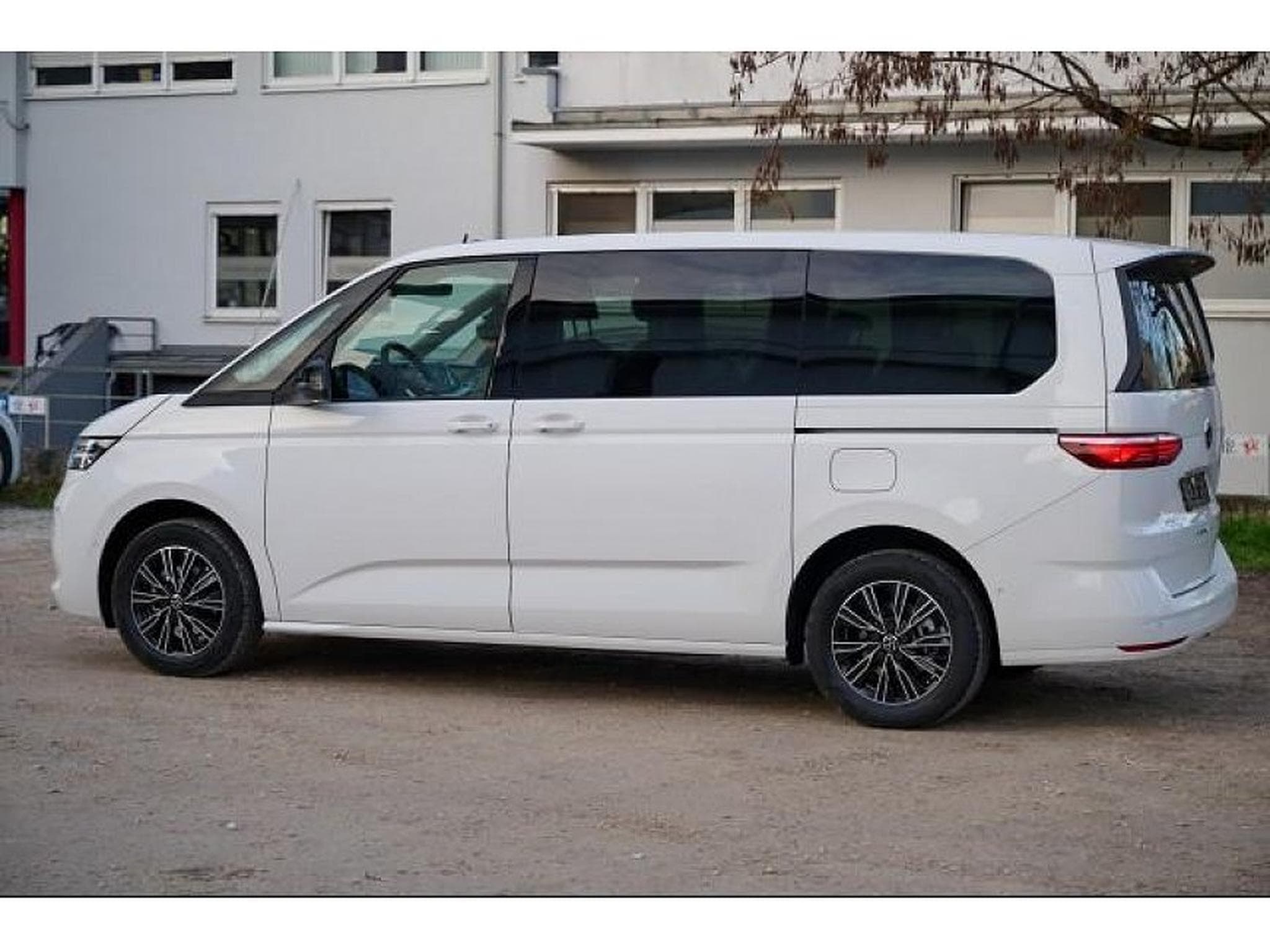 VW Multivan (2025) - Photo 15