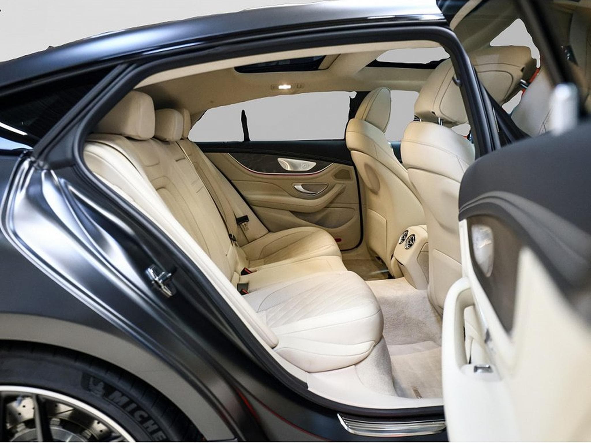 Mercedes EQ (2024) - Photo 4