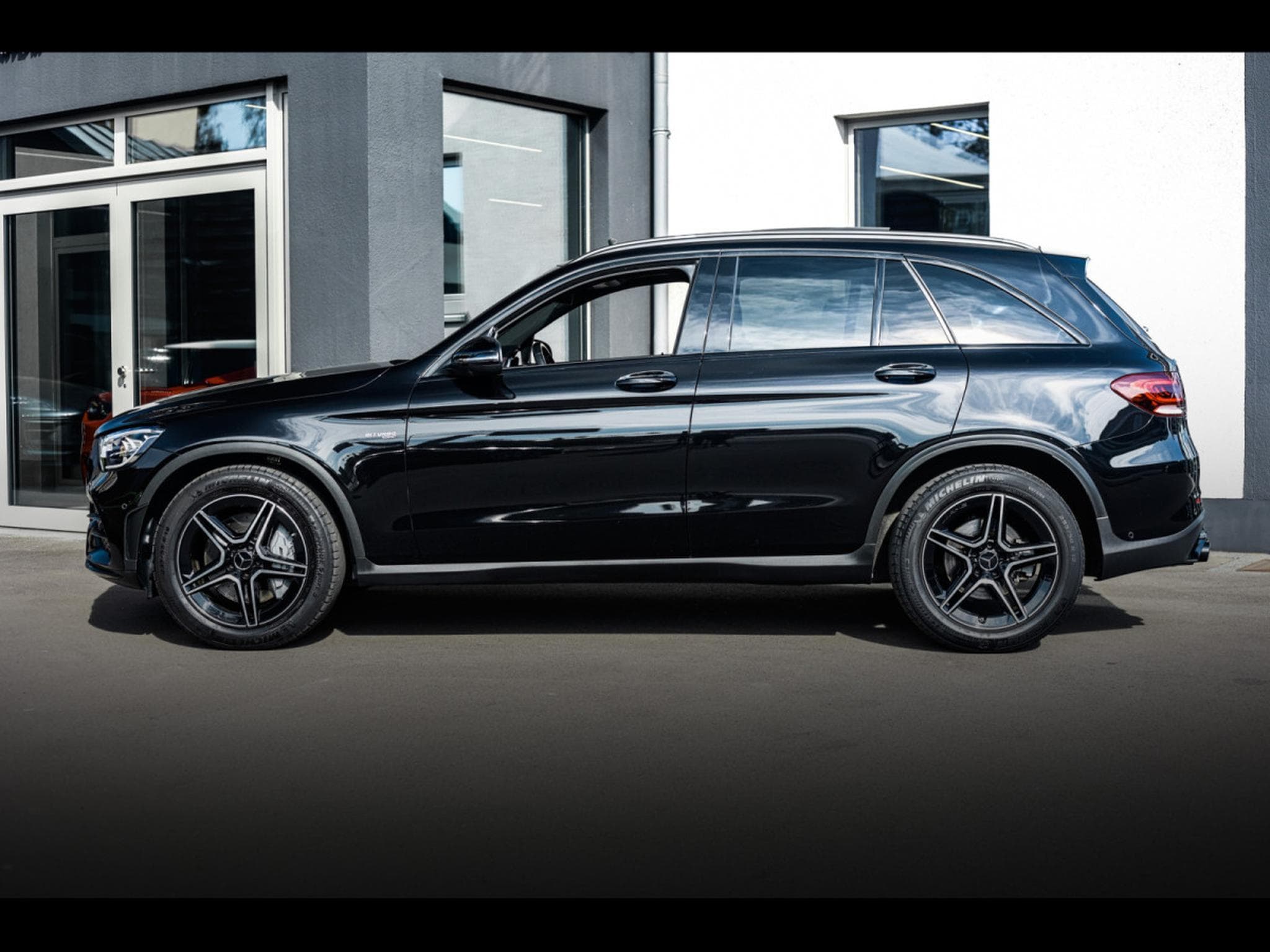Mercedes GLC 43 AMG 4MATIC – OBSIDIAN BLACK (2022) - Photo 2