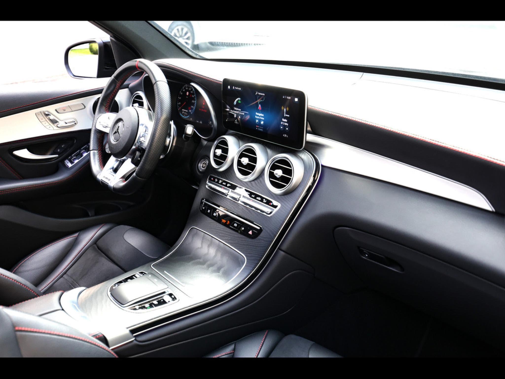 Mercedes GLC 43 AMG 4MATIC – OBSIDIAN BLACK (2022) - Photo 22