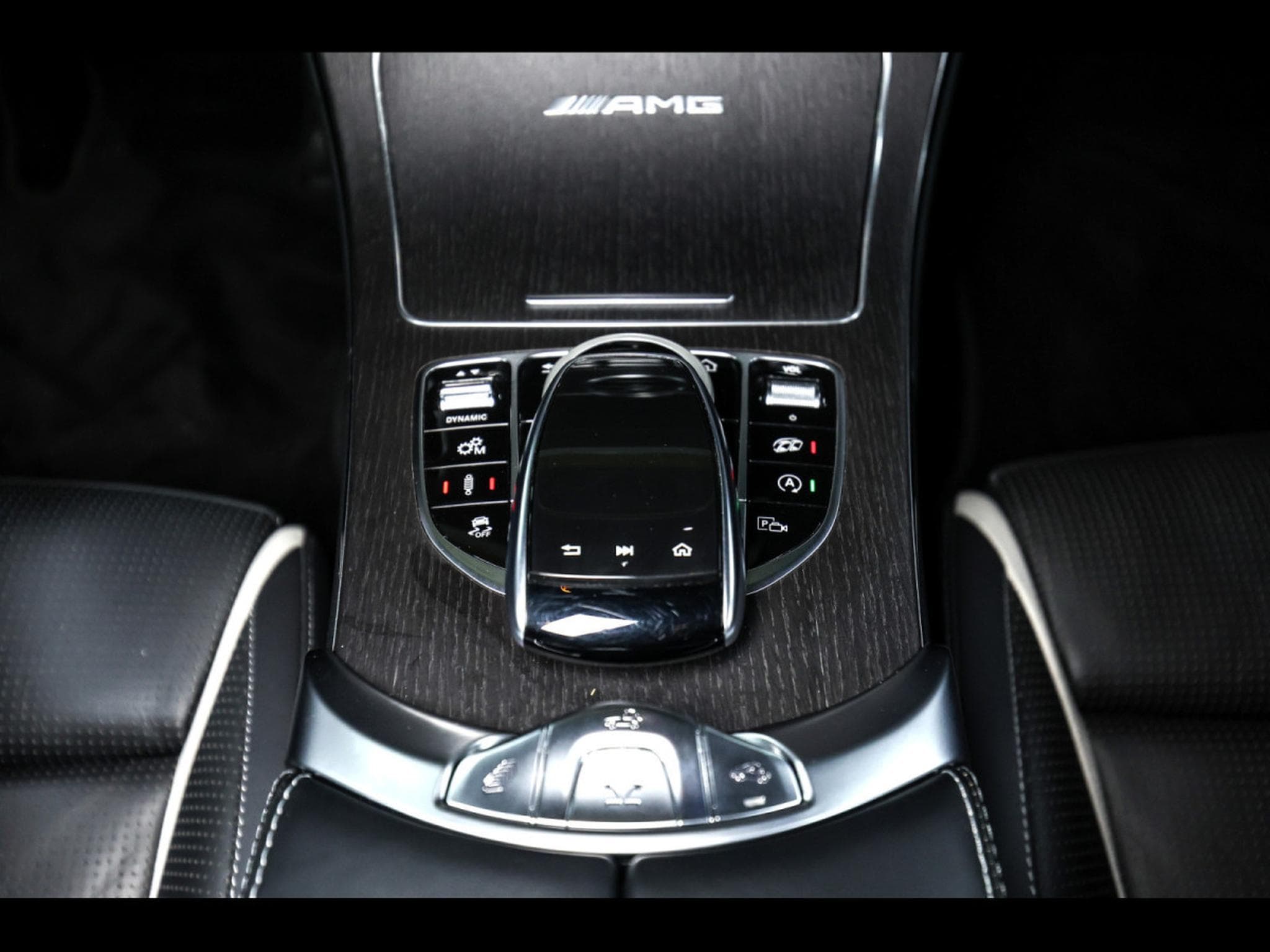 Mercedes C 63 AMG S AMG CABRIOLET (510 CH) – PACK NIGHT - IRIDIUM-SILBER (2020) - Photo 24