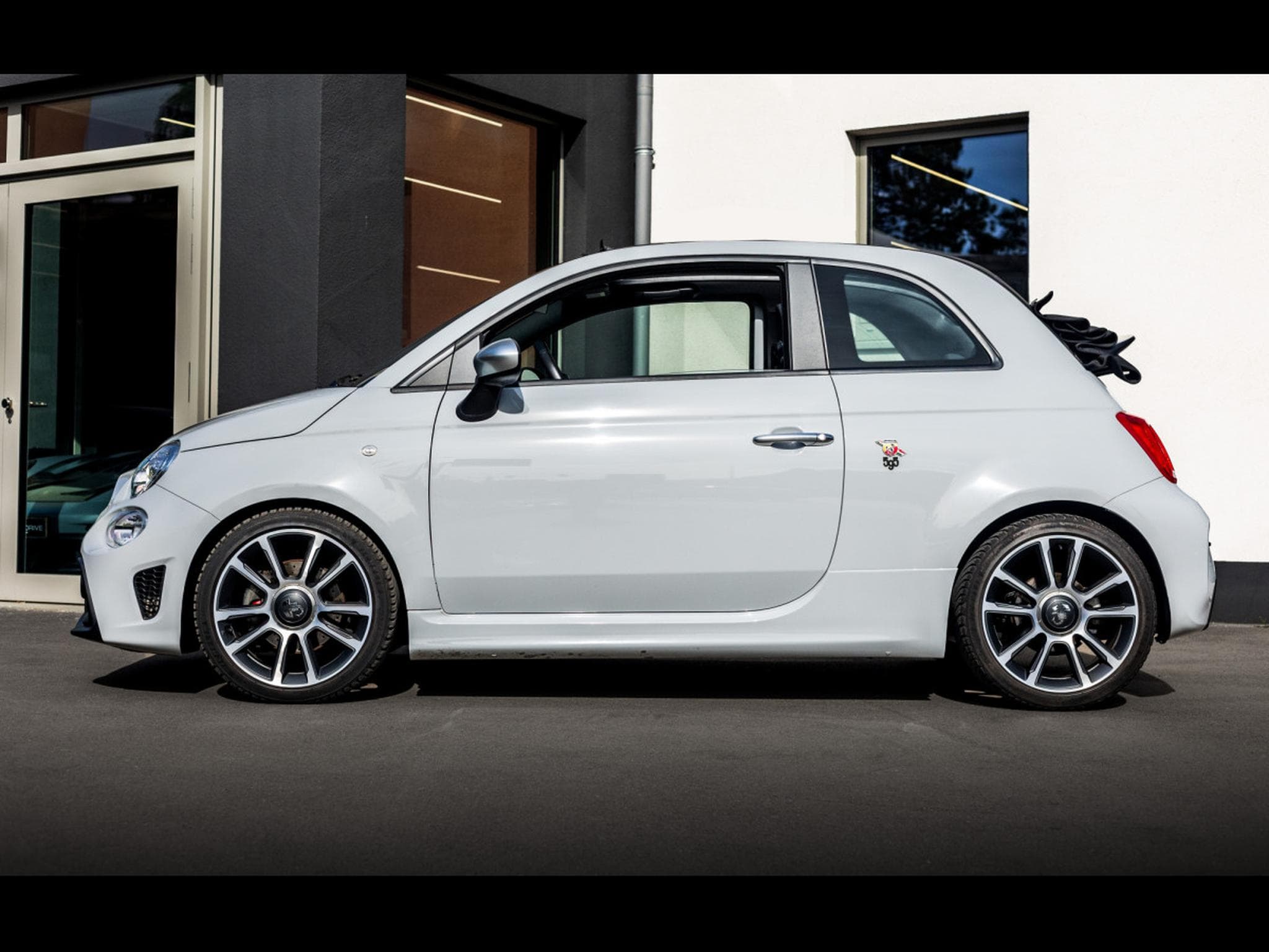 Abarth 595 C CABRIOLET 1.4 T-JET 16V - AUTO (2022) - Photo 2