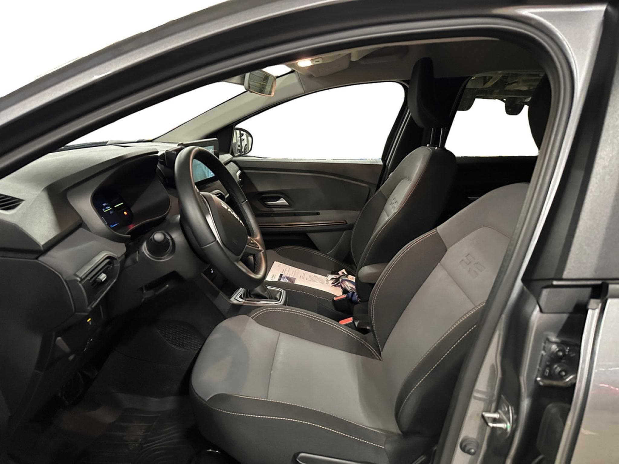 Dacia Jogger 1.6 Hybrid Extreme 7pl - NBI (2025) - Photo 7