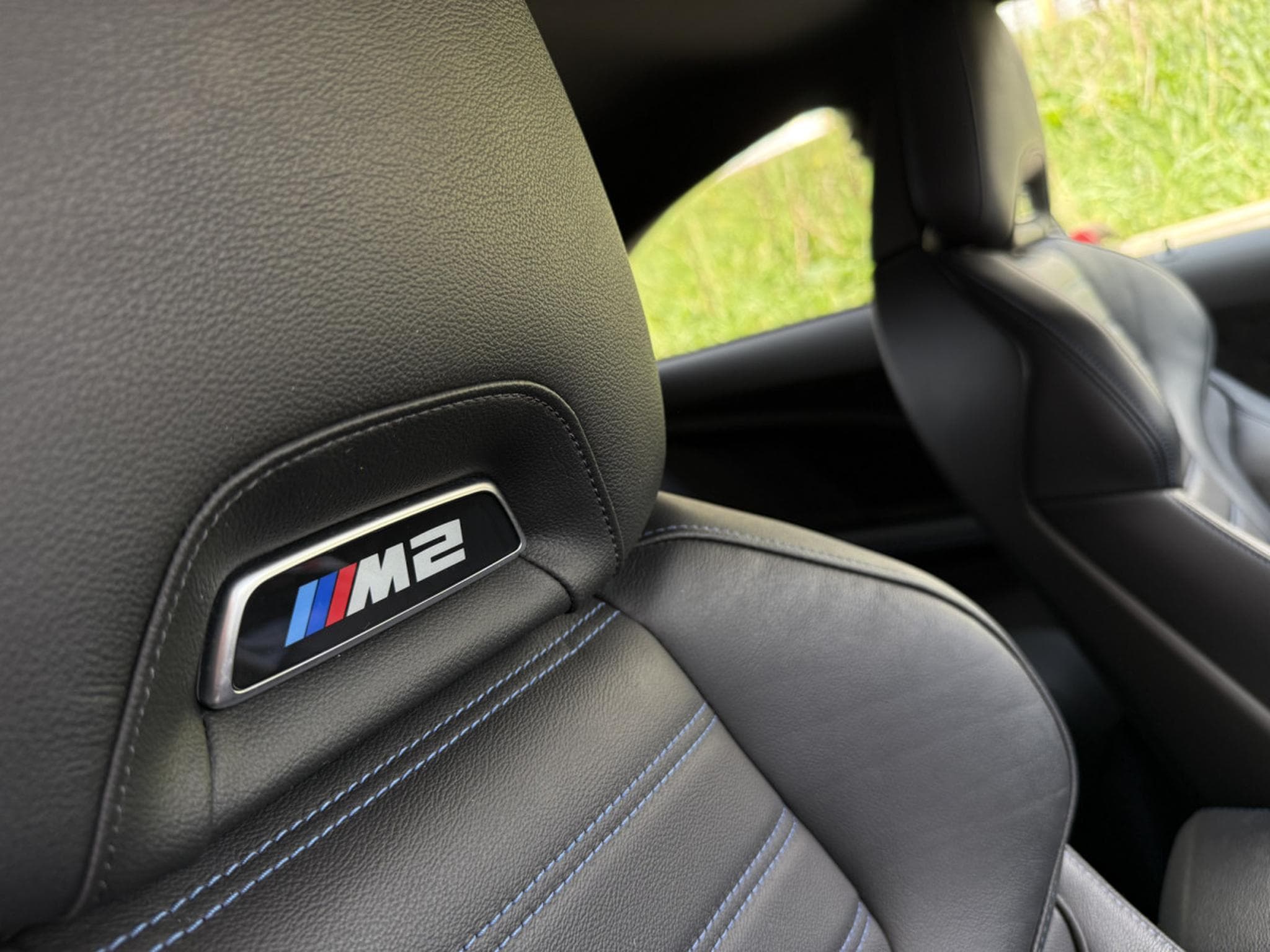 BMW M2 Coupé  INDIVIDUAL/CARBON/19/Harman/Kardon (2023) - Photo 22