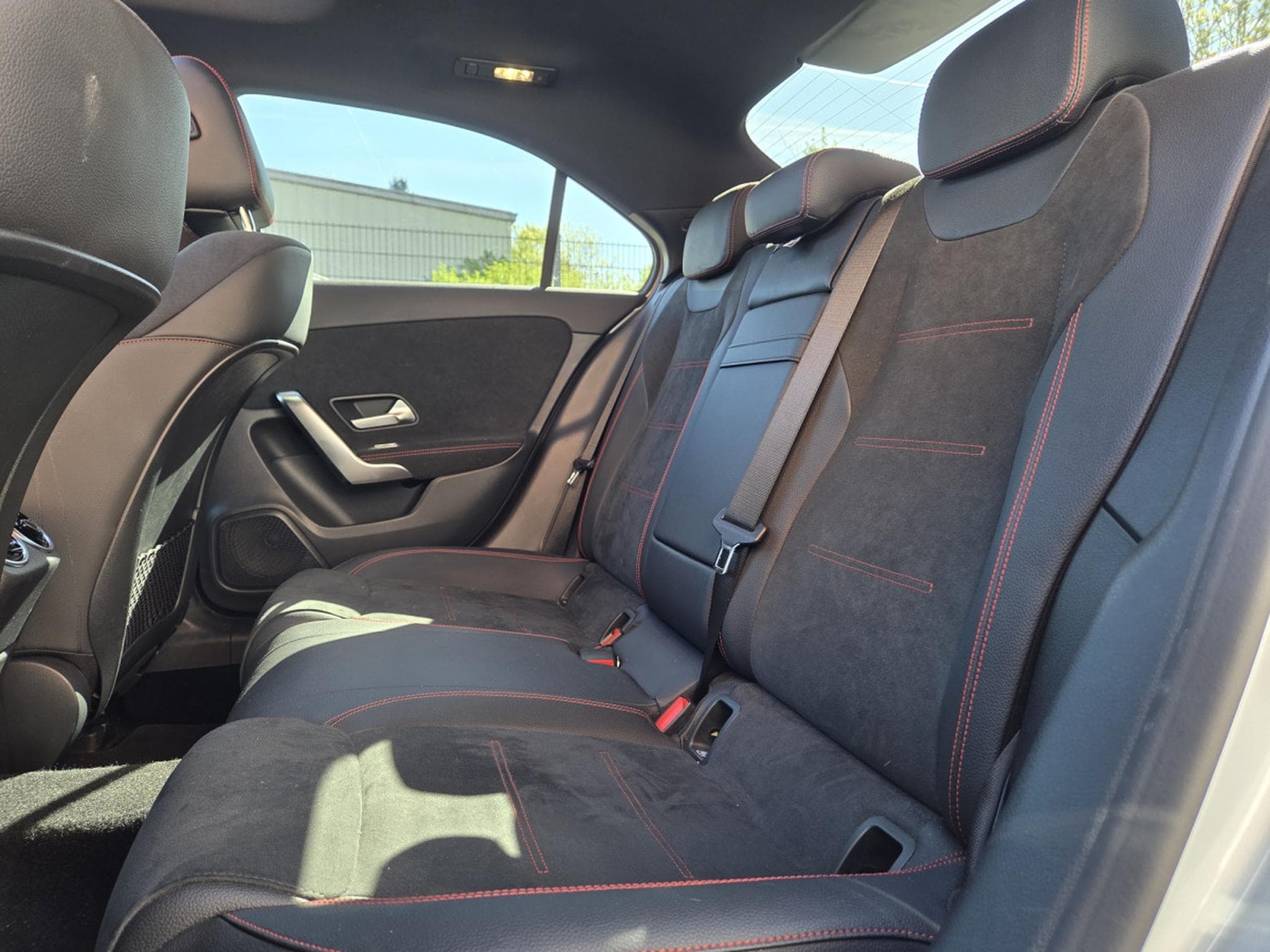 Mercedes A 200 BERLINE DCT AMG-LINE 163CV Essence (2023) - Photo 10