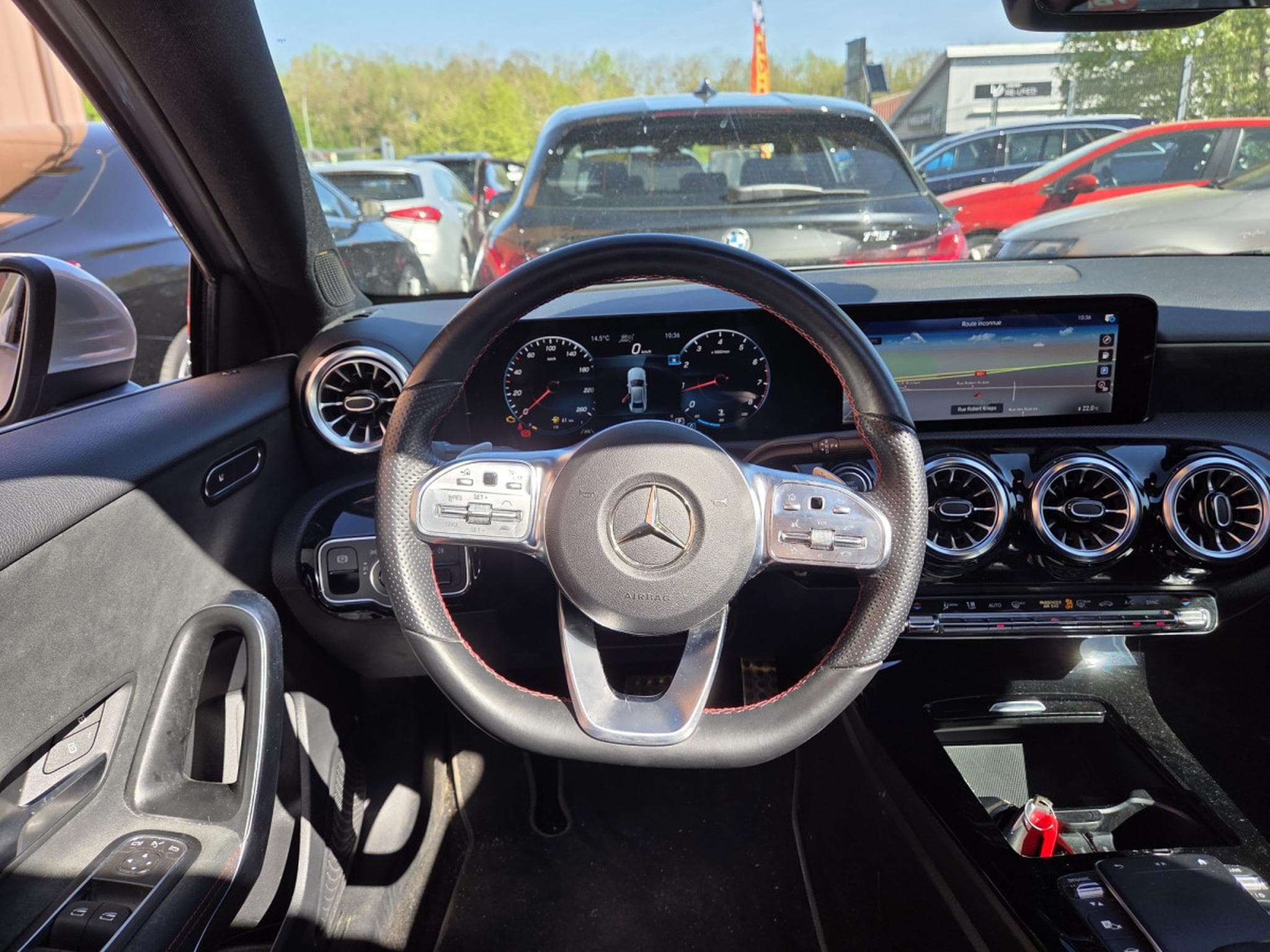 Mercedes A 200 BERLINE DCT AMG-LINE 163CV Essence (2023) - Photo 12