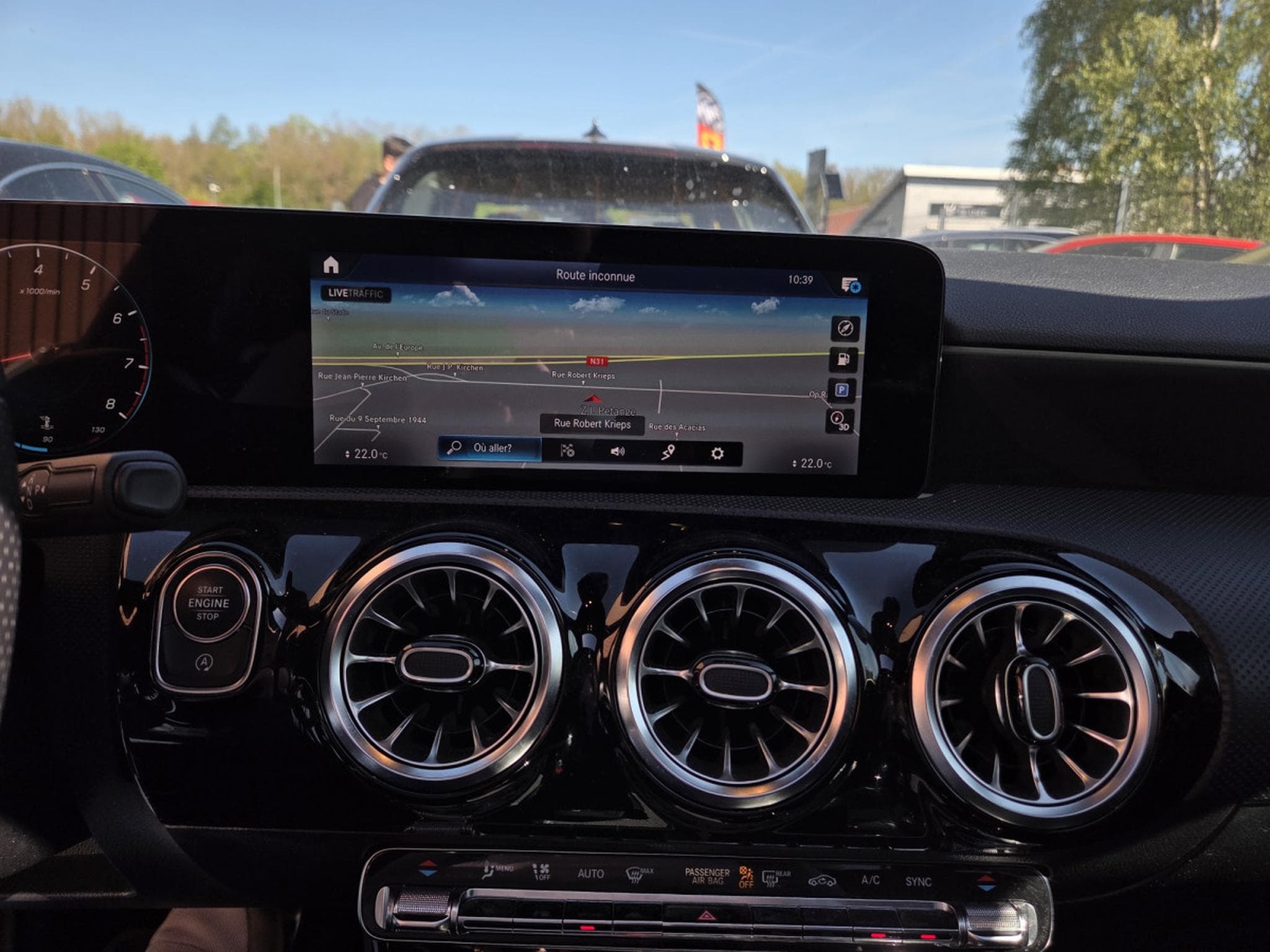 Mercedes A 200 BERLINE DCT AMG-LINE 163CV Essence (2023) - Photo 15