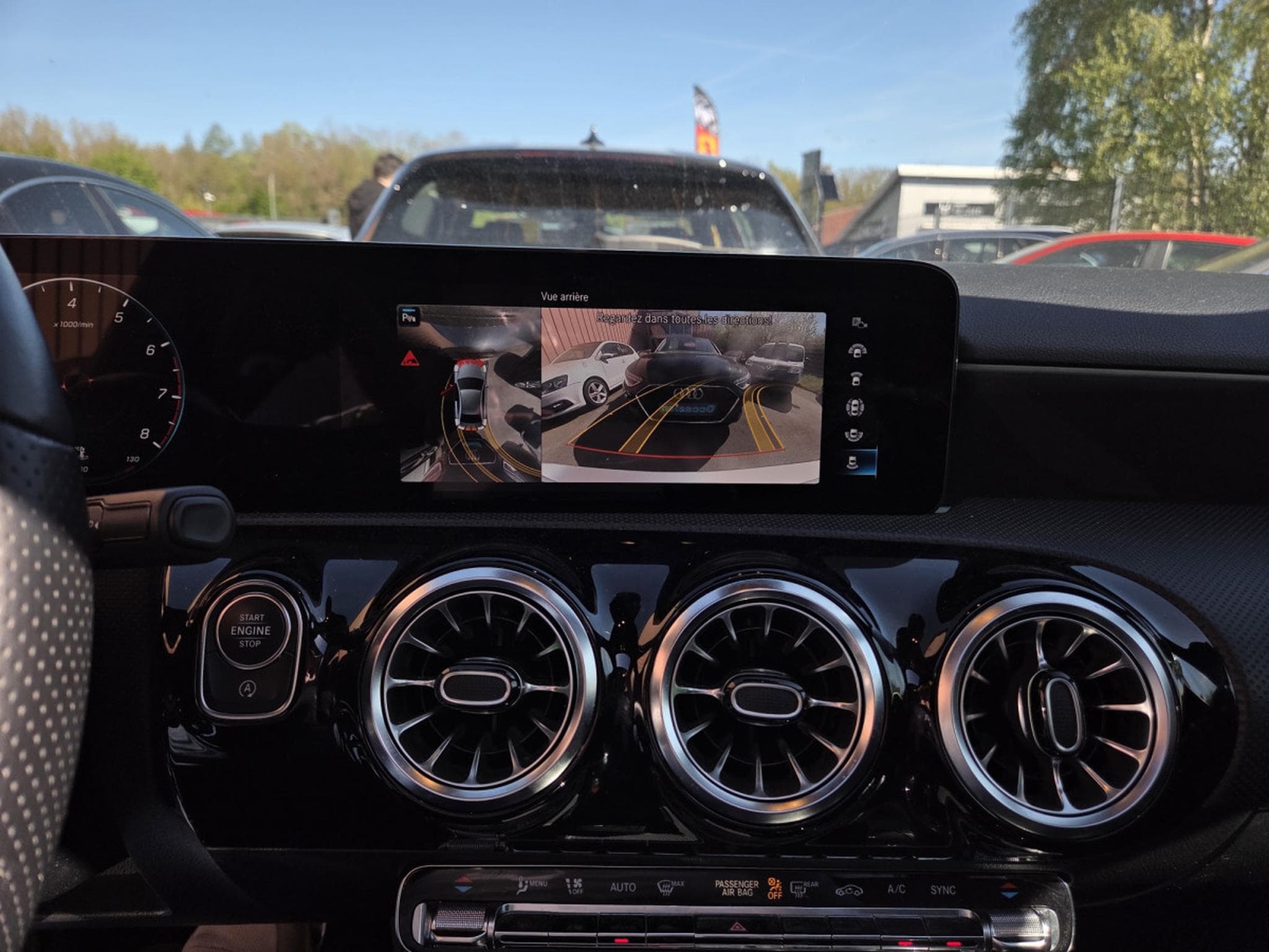 Mercedes A 200 BERLINE DCT AMG-LINE 163CV Essence (2023) - Photo 16