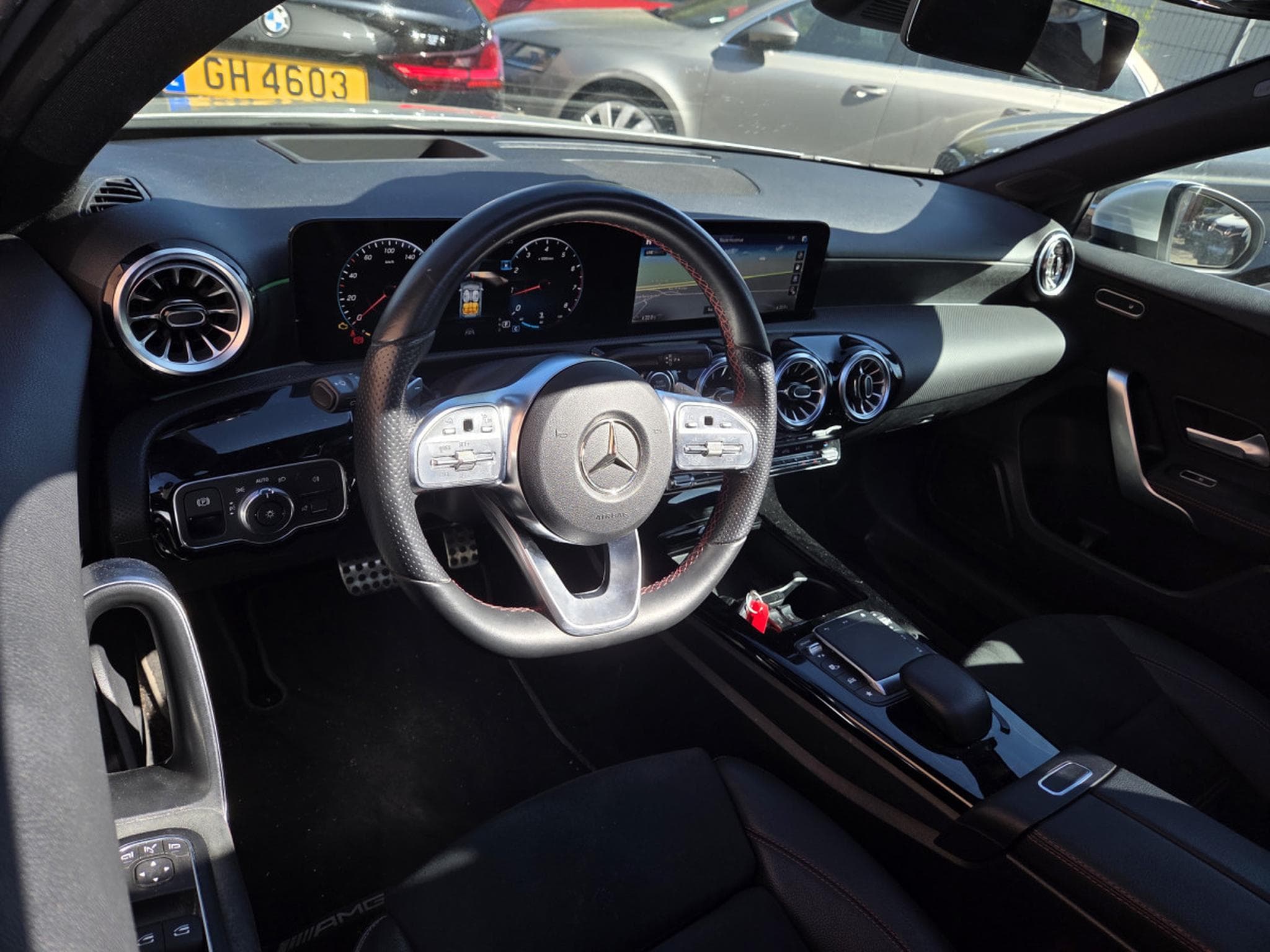 Mercedes A 200 BERLINE DCT AMG-LINE 163CV Essence (2023) - Photo 6