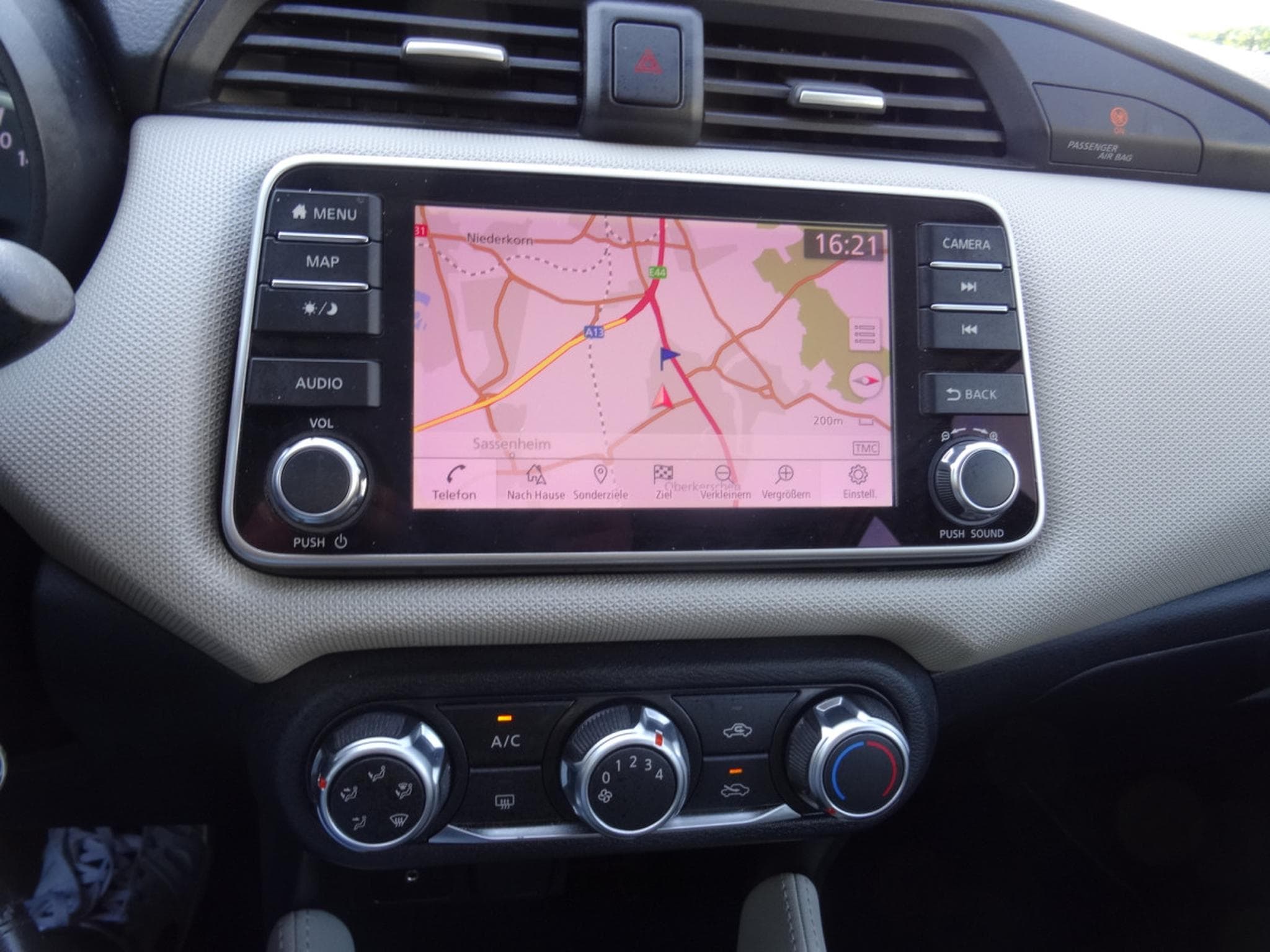Nissan Micra 1.0 DIG-T 100 CONNECTA (2019) - Photo 5