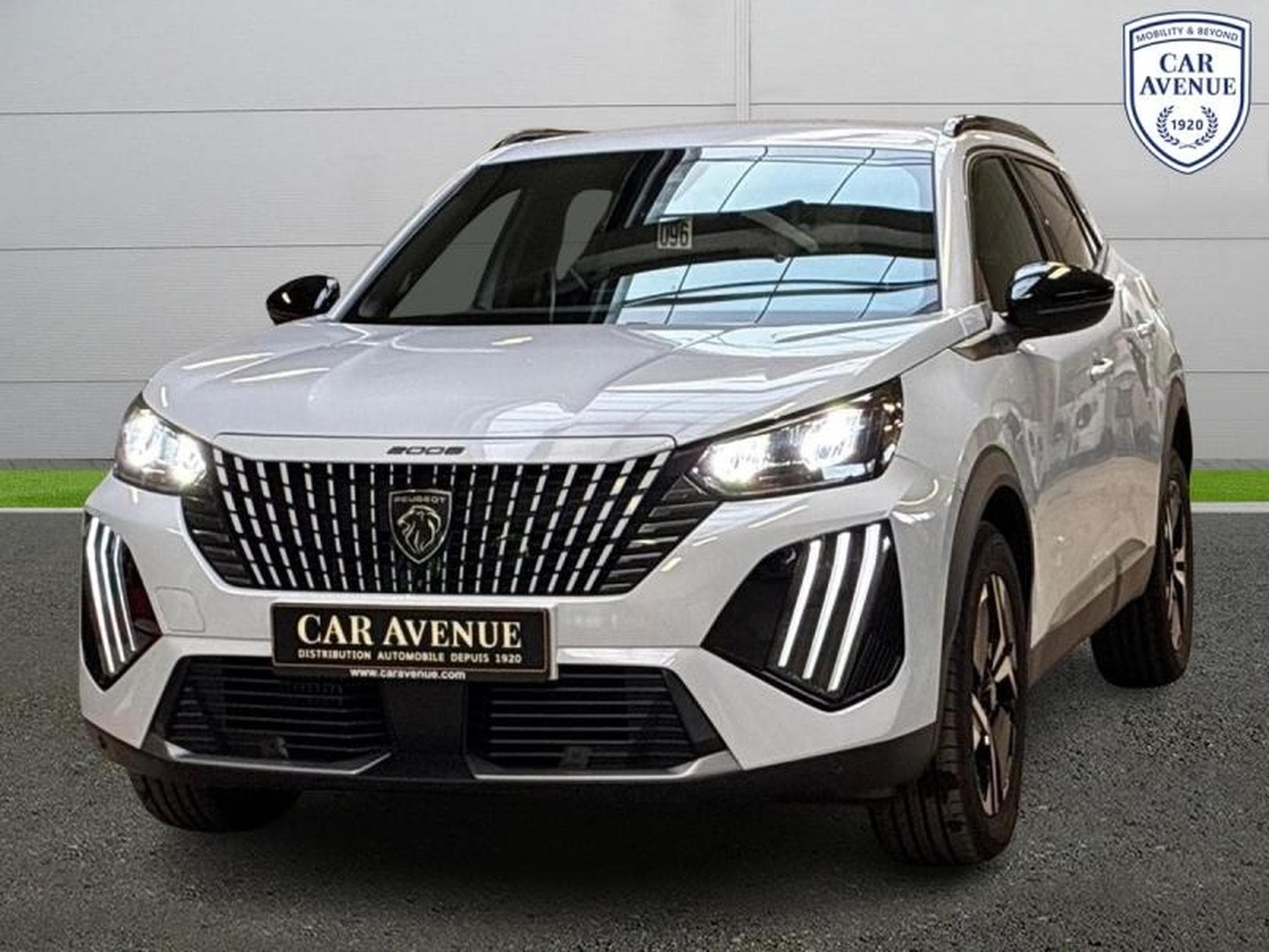 PEUGEOT 2008 1.2 100ch S&S Allure (2024) - Photo 1