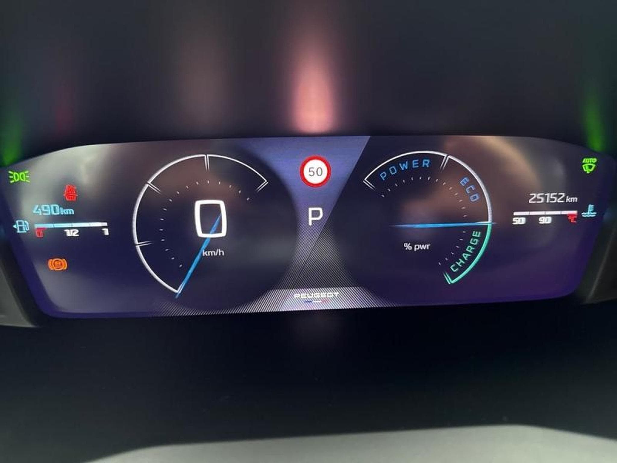 PEUGEOT 208 1.2 Hybrid 100ch Allure e-DCS6 (2024) - Photo 6