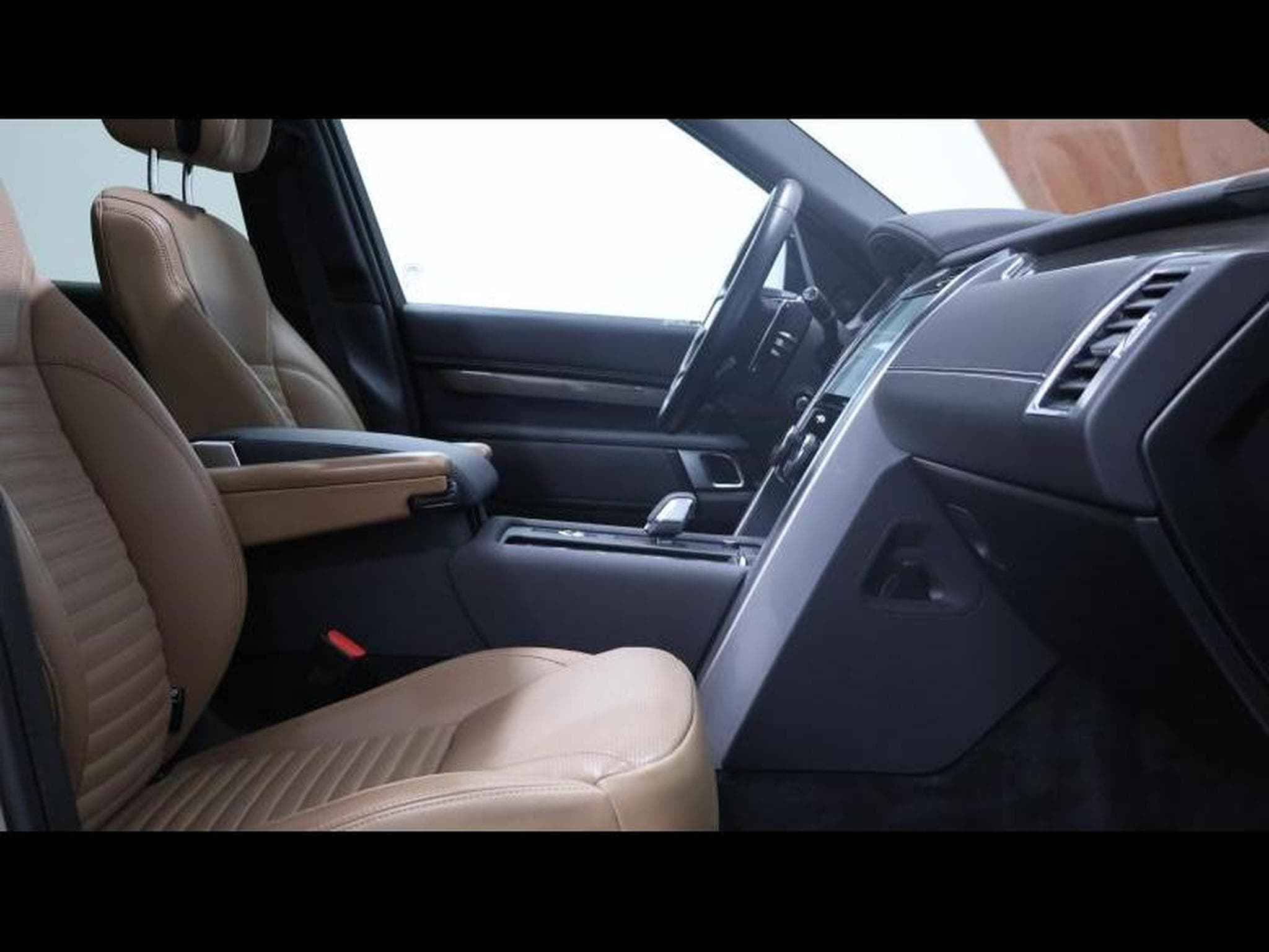 Land-Rover Discovery D300 Metropolitan Edition 7 places (2022) - Photo 13