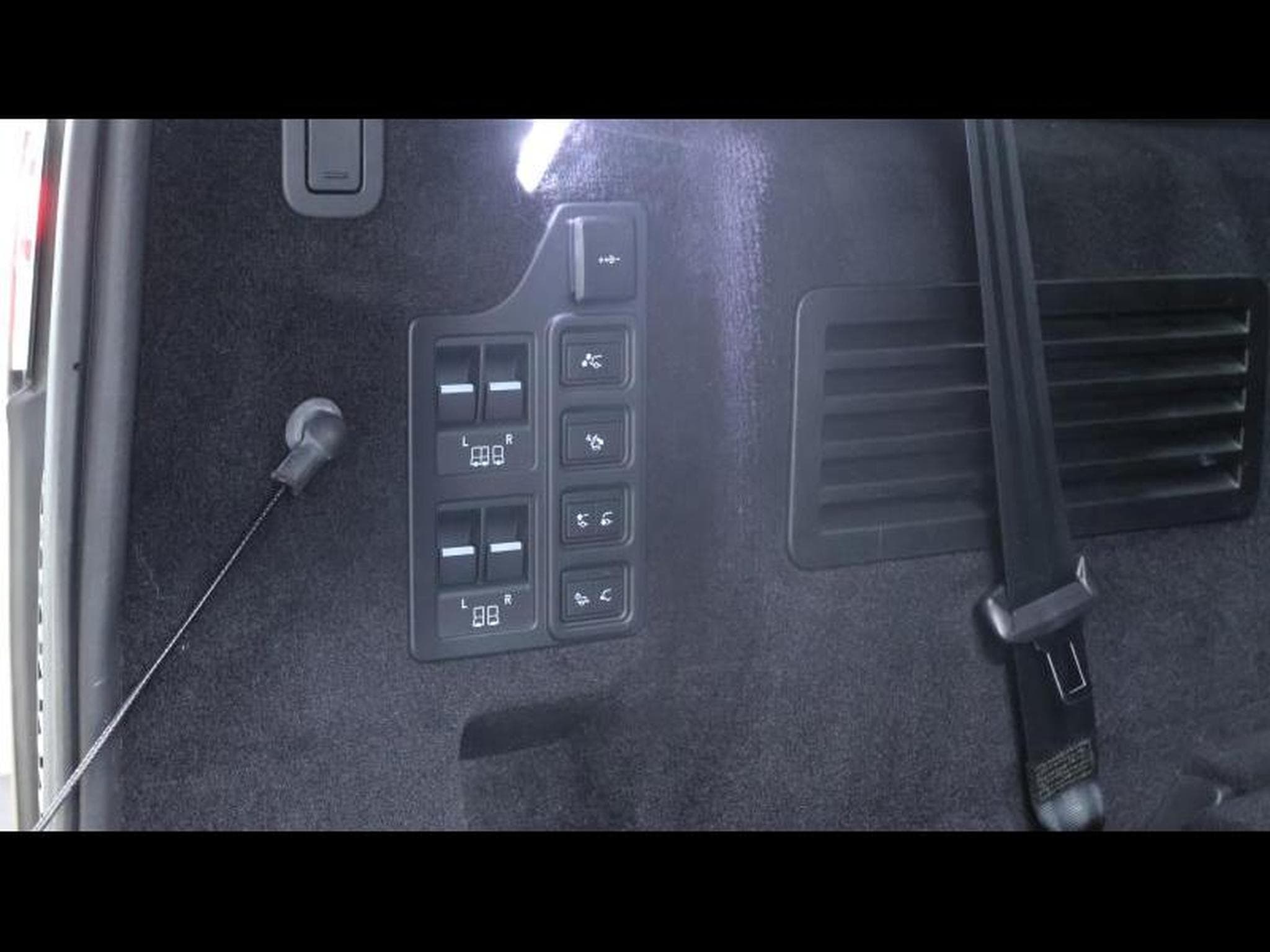 Land-Rover Discovery D300 Metropolitan Edition 7 places (2022) - Photo 37