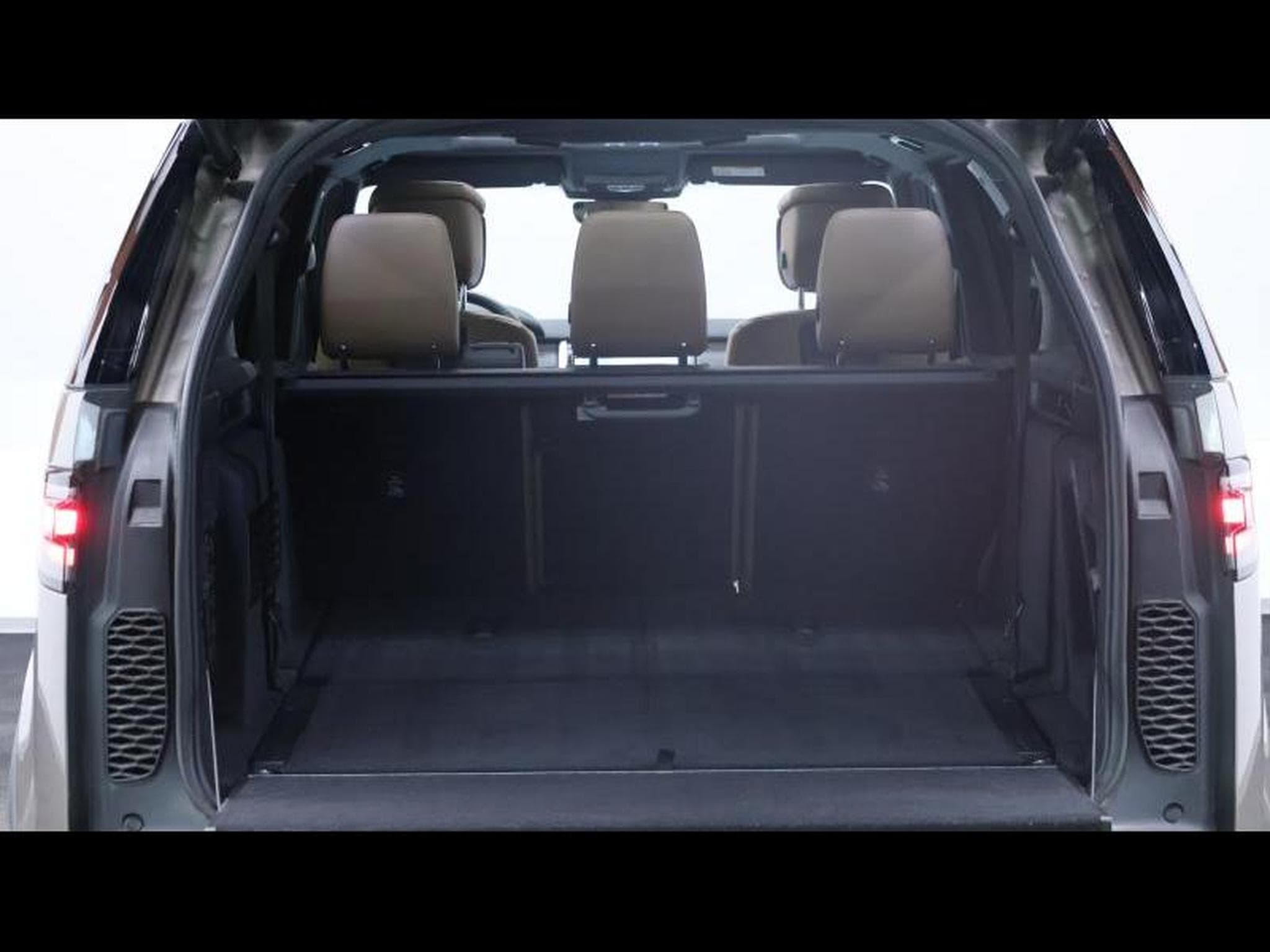 Land-Rover Discovery D300 Metropolitan Edition 7 places (2022) - Photo 7