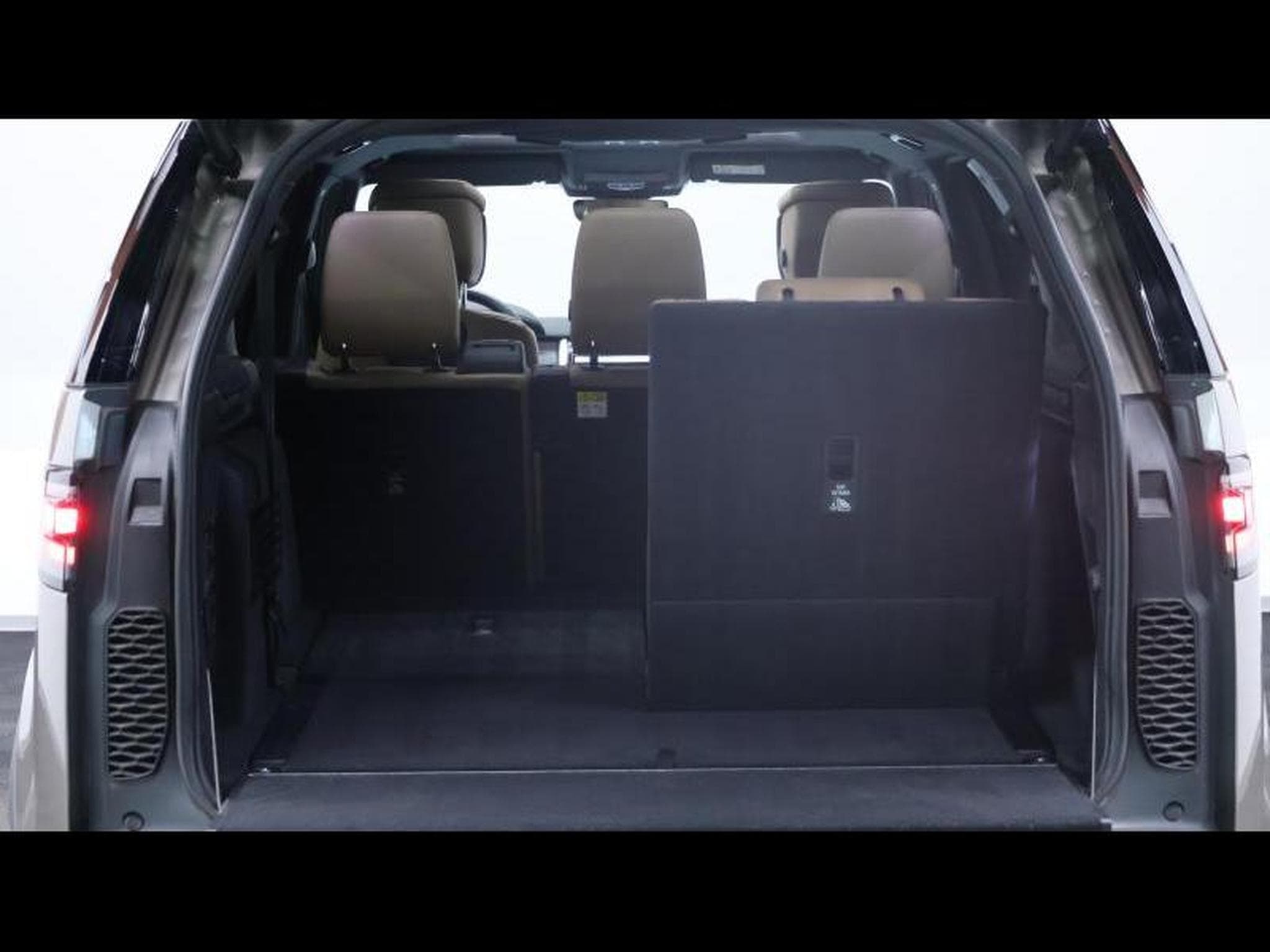 Land-Rover Discovery D300 Metropolitan Edition 7 places (2022) - Photo 8