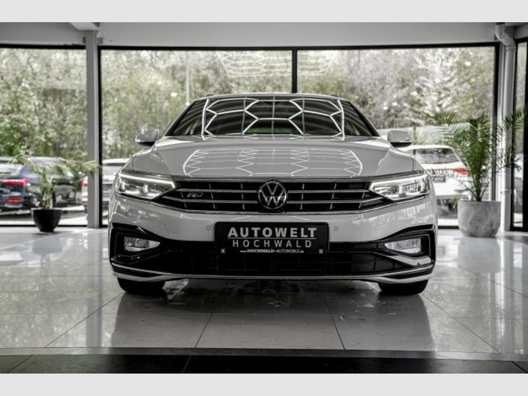 VW Passat Passat 2.0 TDI DSG 3x R-Line IQ-LED AHK PANO RFK (2023) - Photo 3