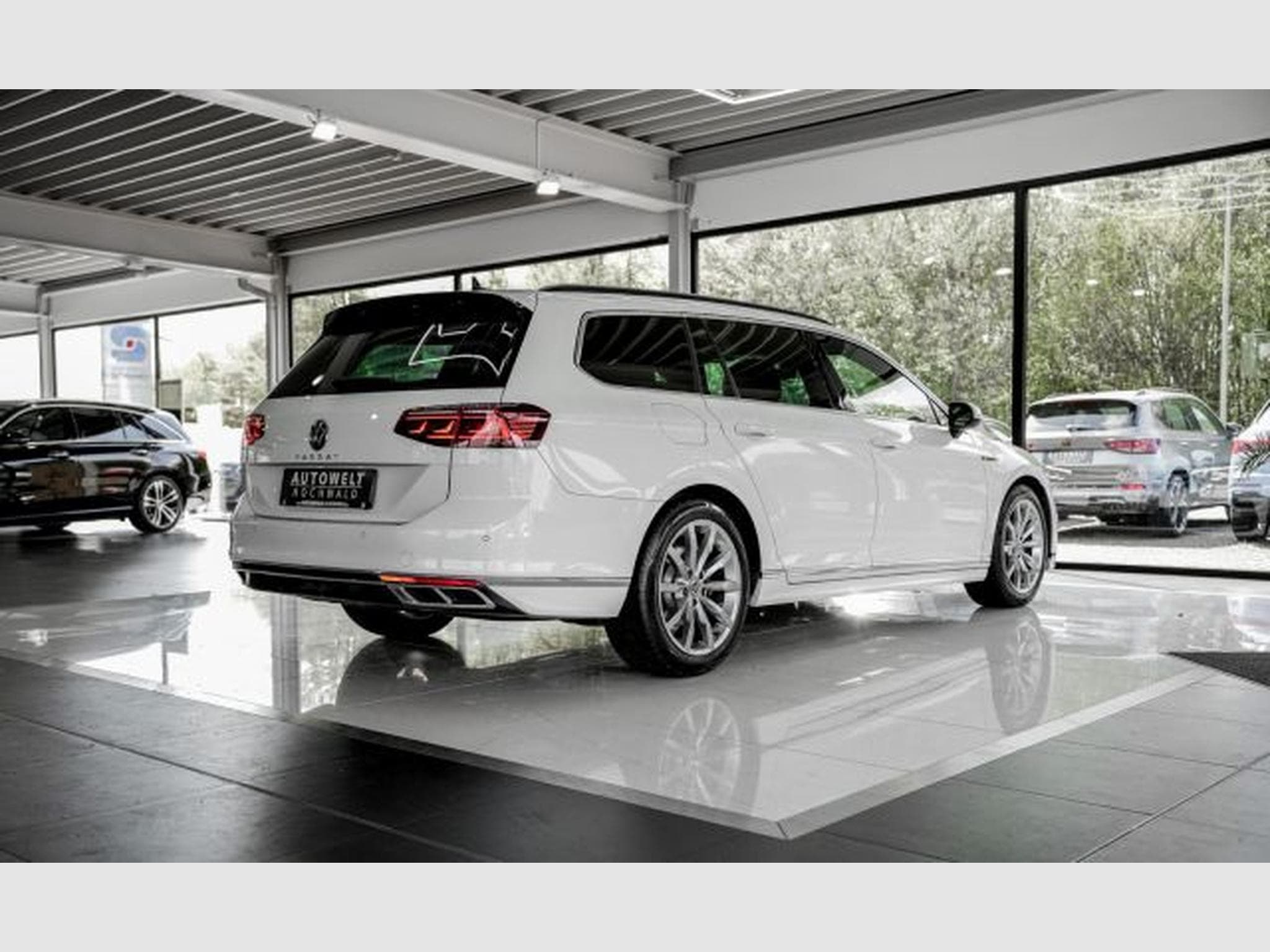 VW Passat Passat 2.0 TDI DSG 3x R-Line IQ-LED AHK PANO RFK (2023) - Photo 7