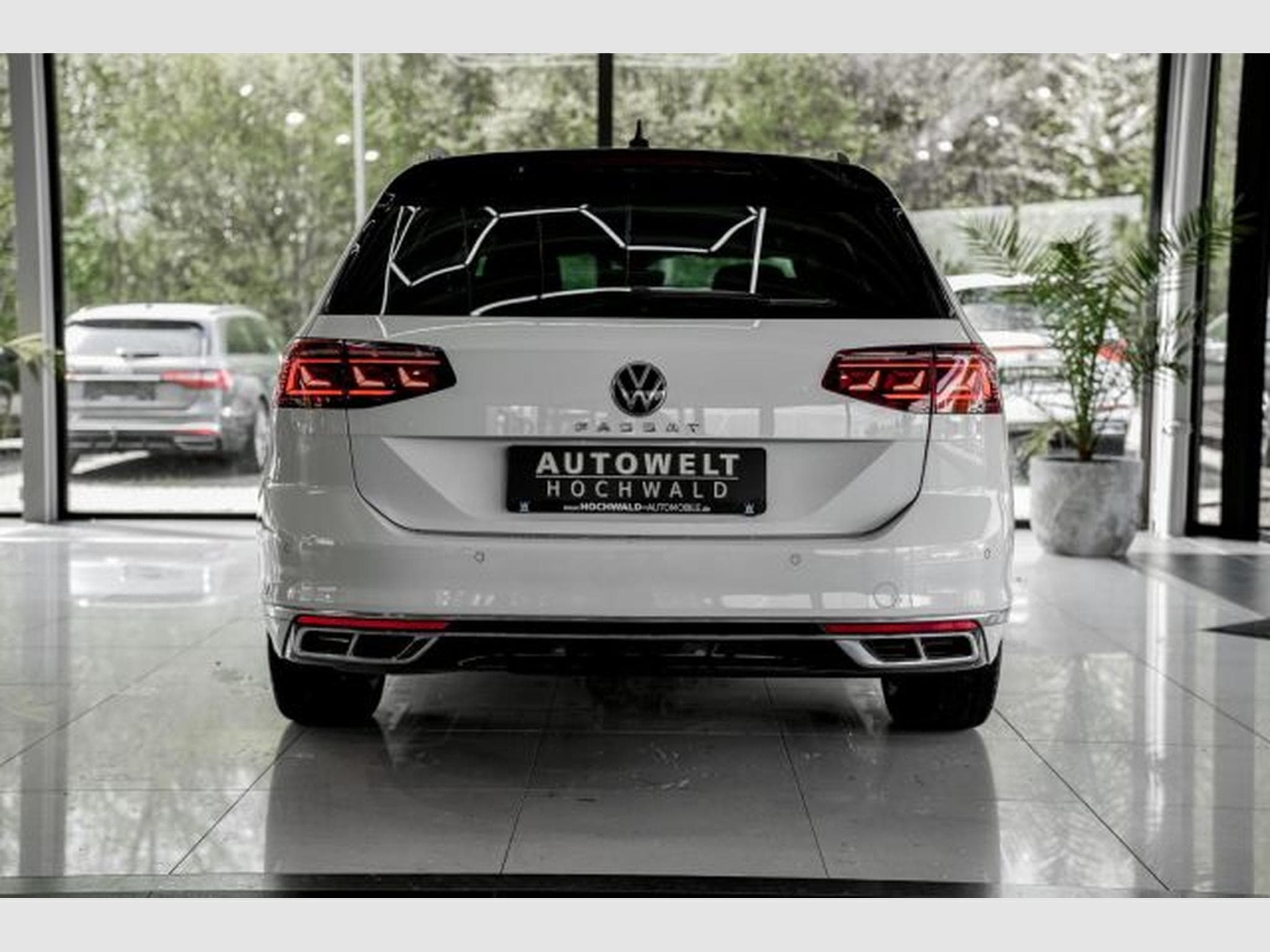 VW Passat Passat 2.0 TDI DSG 3x R-Line IQ-LED AHK PANO RFK (2023) - Photo 8