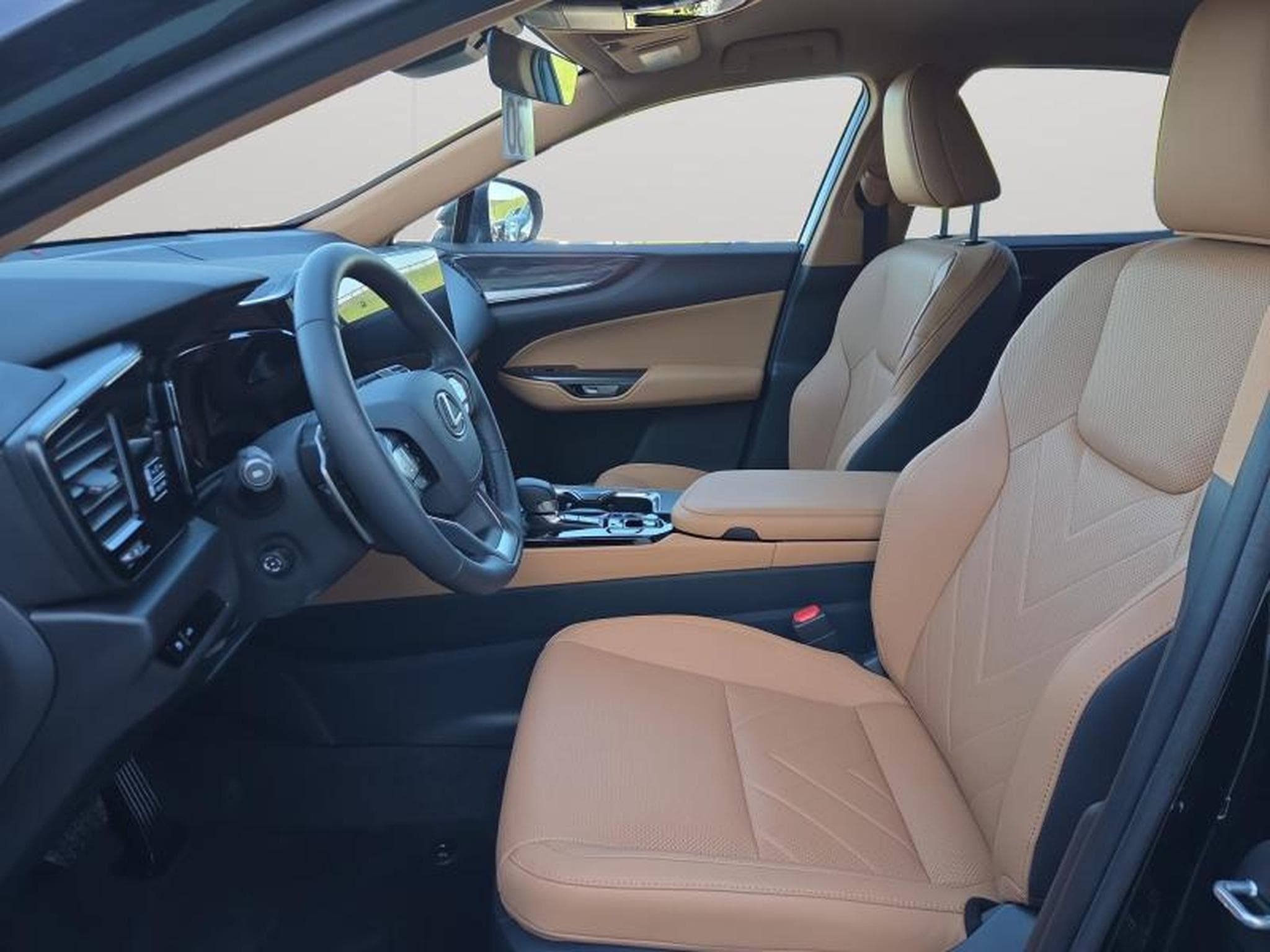 Lexus NX Executive Line / Hybrid (2025) - Photo 12