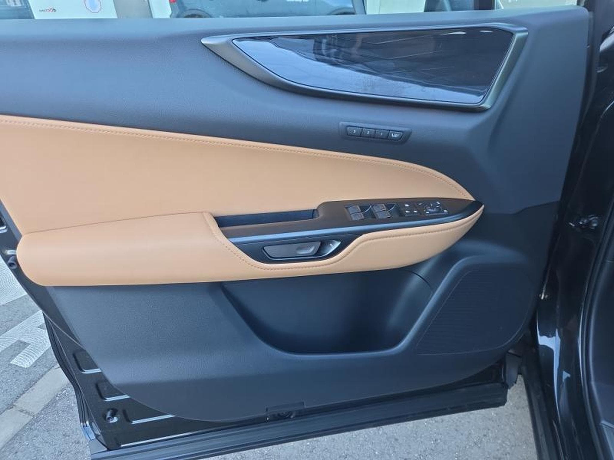 Lexus NX Executive Line / Hybrid (2025) - Photo 19