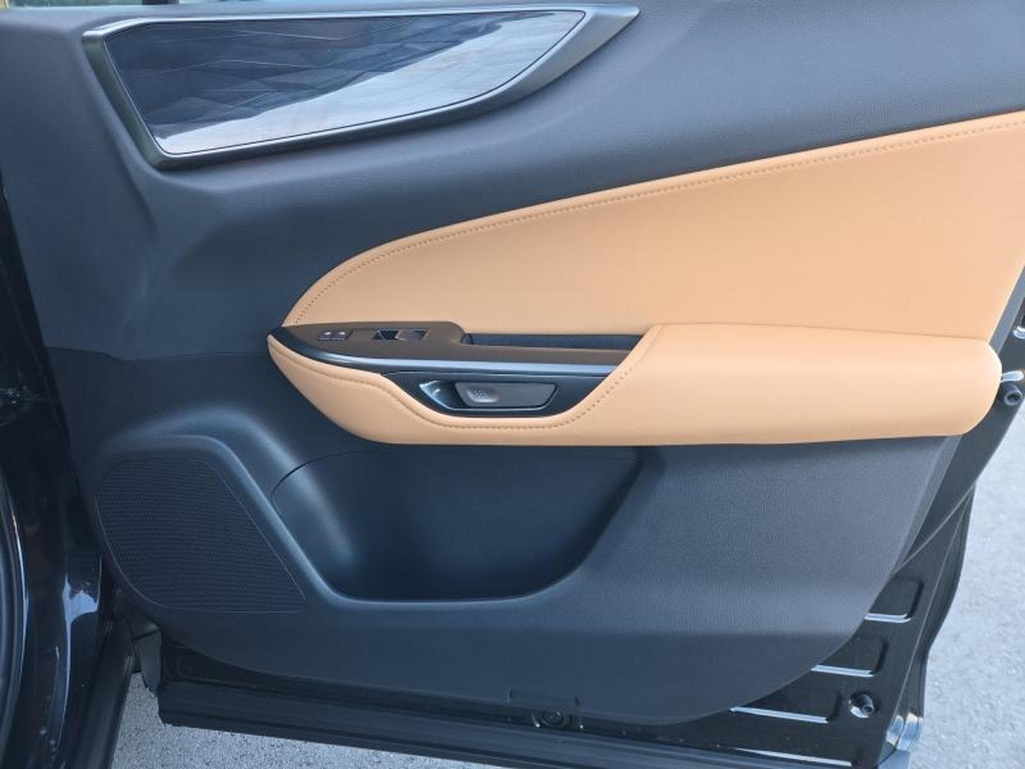 Lexus NX Executive Line / Hybrid (2025) - Photo 20